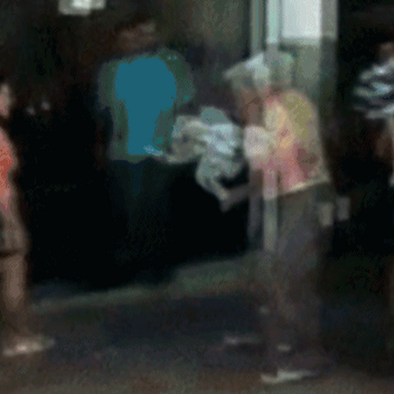 gif创作人# 图1--虽说踩奶很正常啦,但是看到这销魂的动作还是会忍不