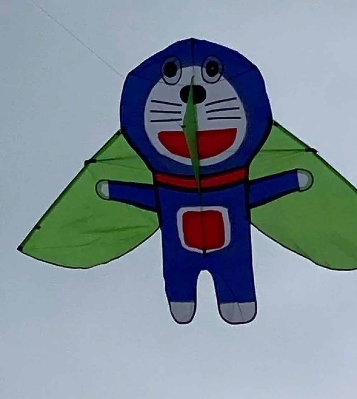 搞笑图片# 哆啦a梦:大可不必这样,我现在都快要被你的风筝给辣瞎搜圹