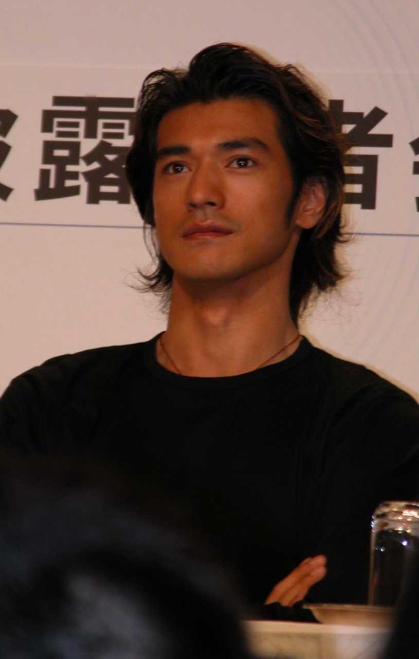 2002年,28岁金城武的纯素颜生图!