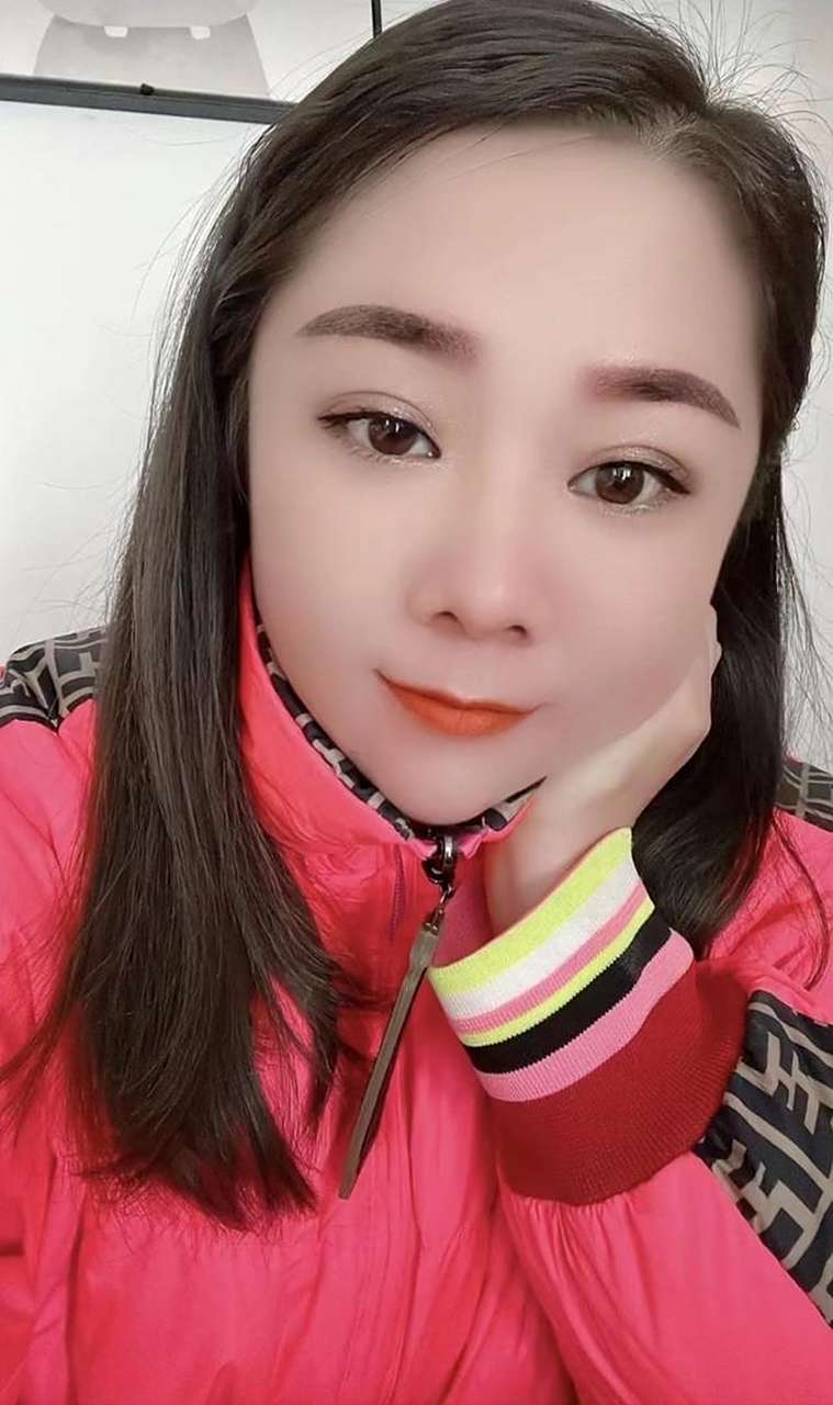 霍云龙妻子薇薇在社交平台更新动态,配文称"这段感情,我尽力了,你的