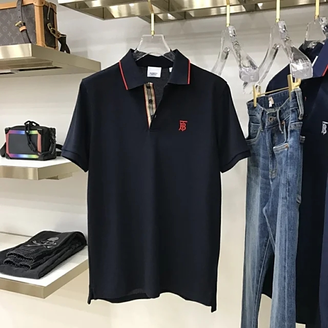 博柏利 - 始于1856年的标志性英国奢侈品牌,凭借独具匠心的创新面料和