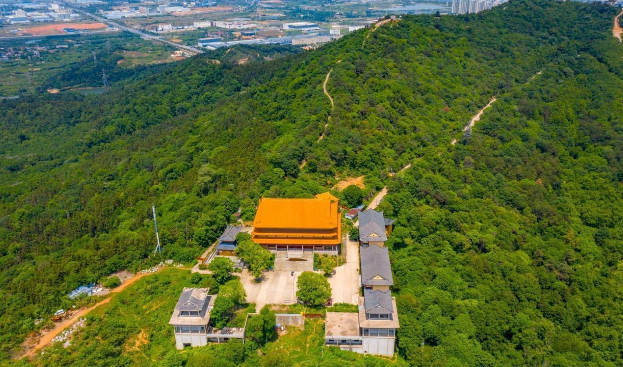 我最近去了江夏的八分山踏青,八分山里有白云洞,有武汉现存唯一的石窟