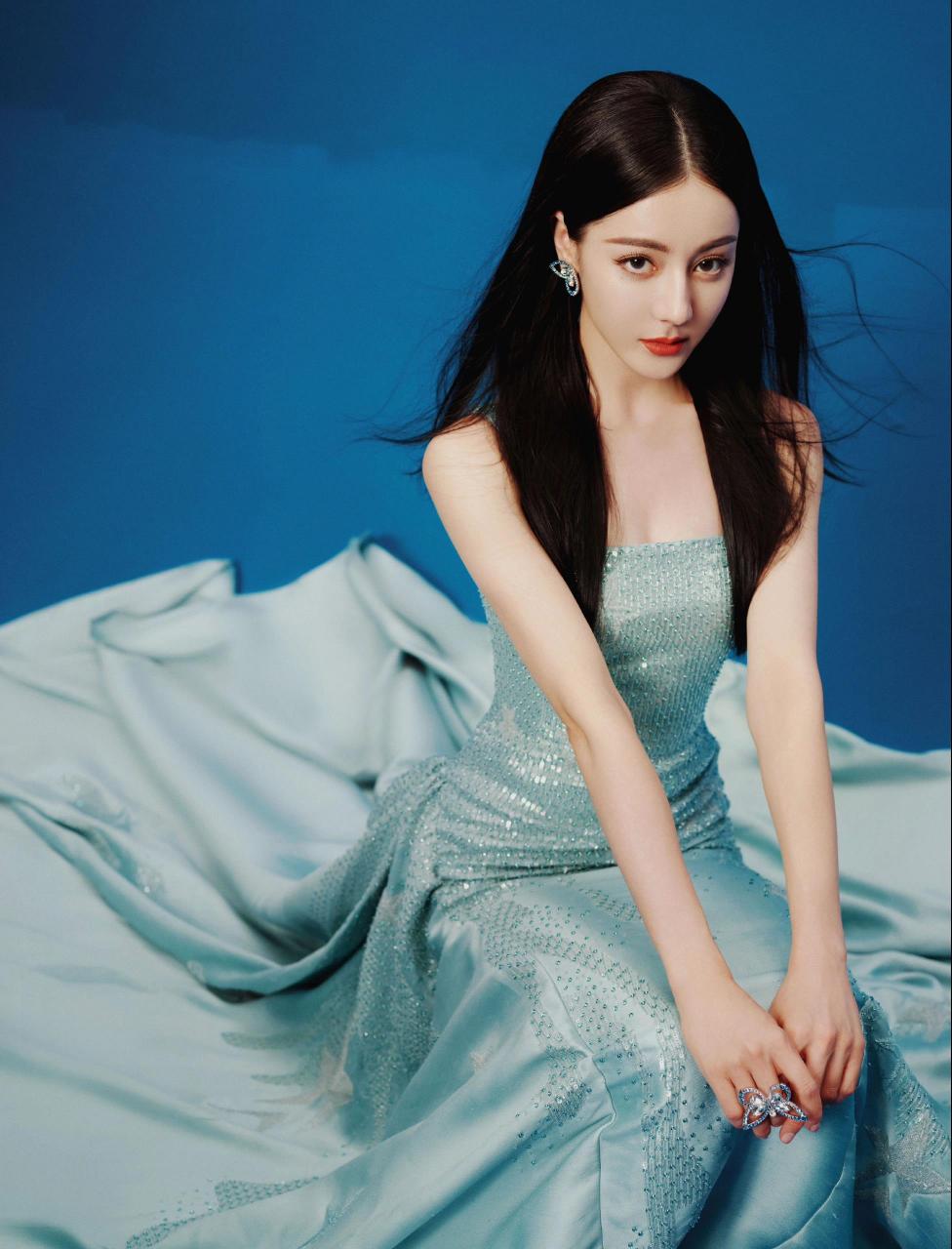 上网发疯 热巴美绝了! 迪丽热巴上身julien fournié 2023 秋冬高定