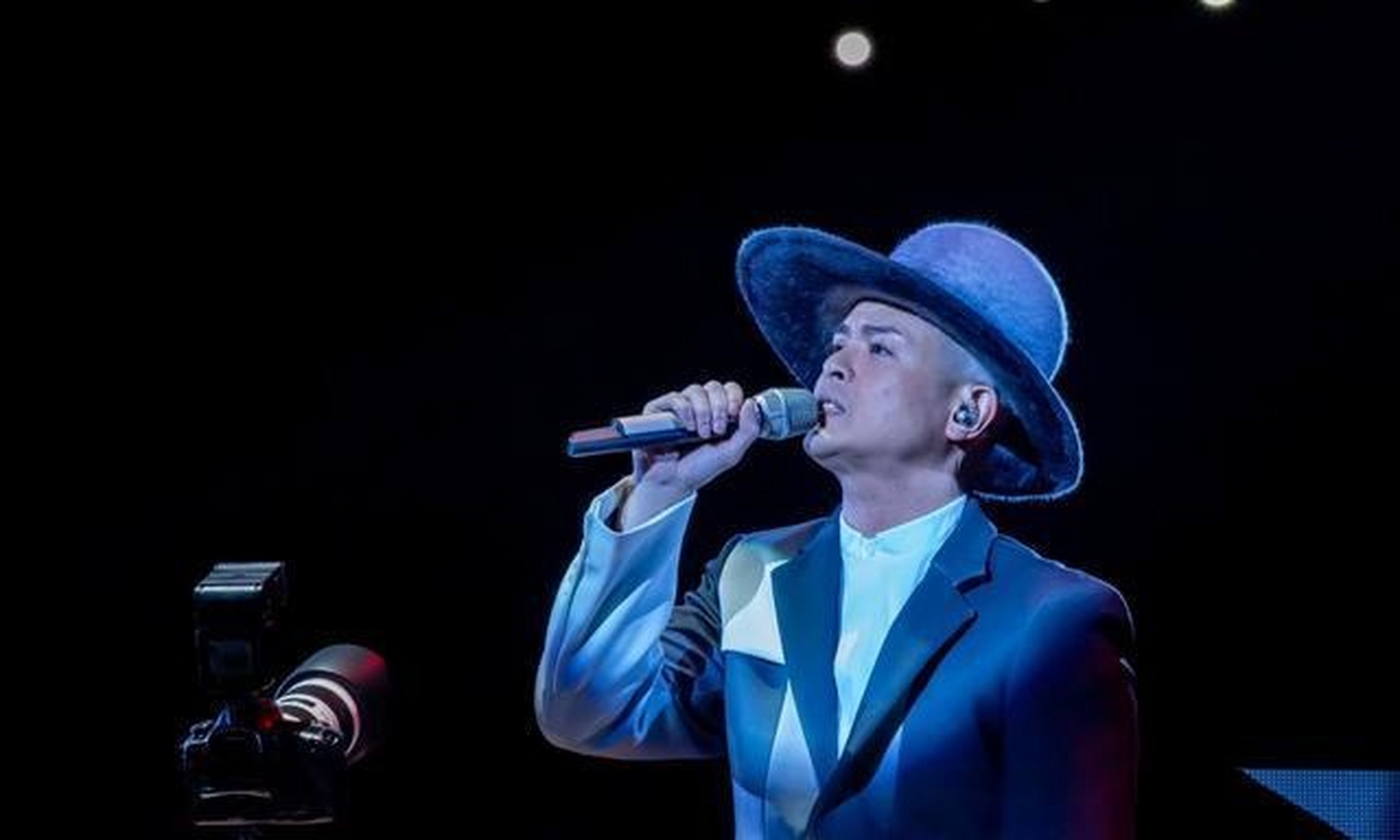 作曲人泽日生(christopher)产量虽然不多,但创作过的不乏大热作品