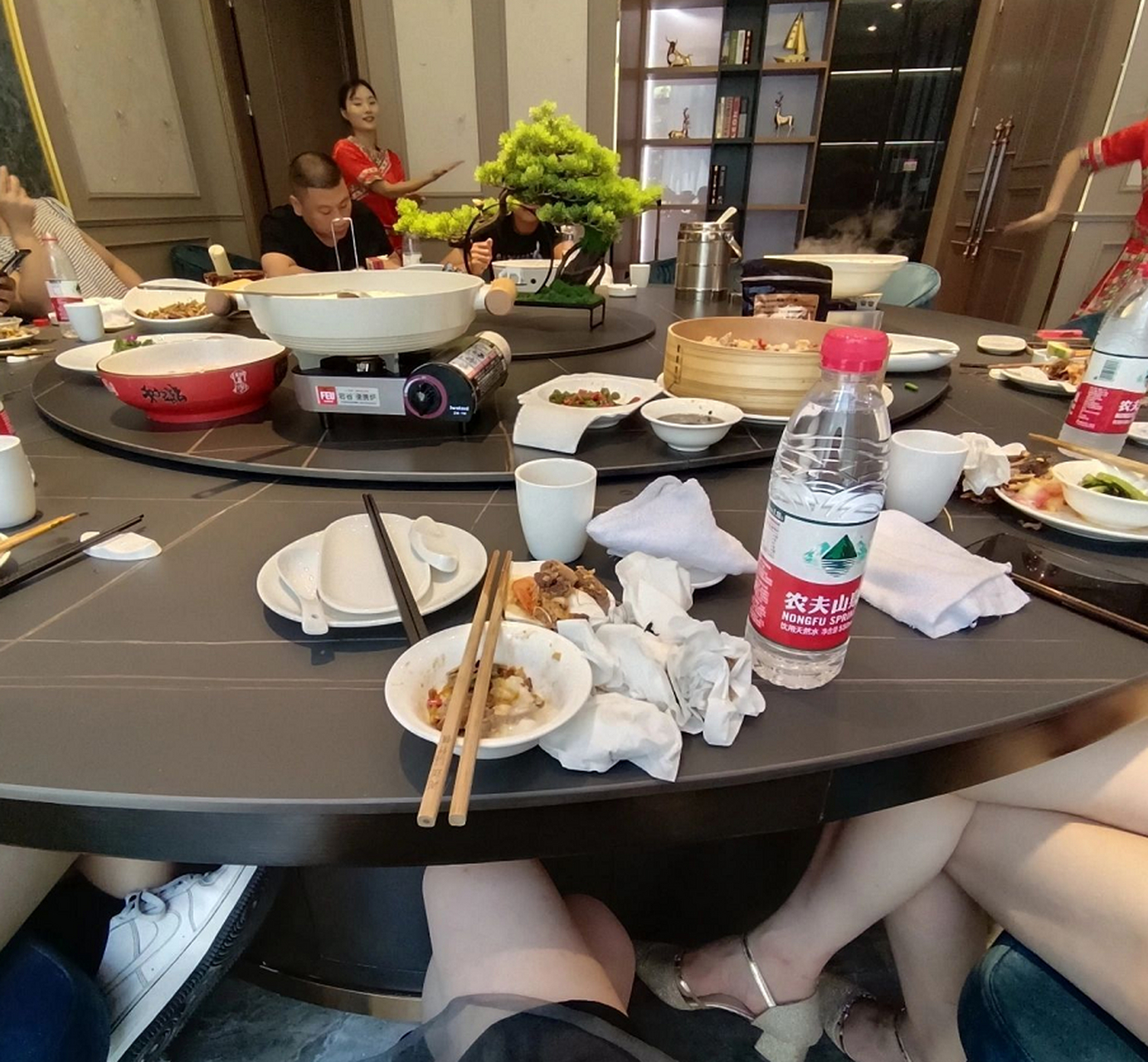 是真不懂离职时请原同事们吃饭的意义何在