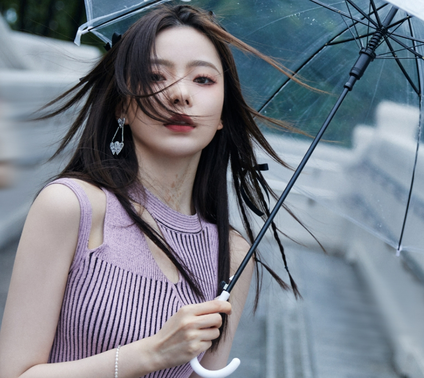 清新靓丽,窈窕淑女的#陈卓璇# 容颜秀美,身材婀娜,性感小蛮,养眼吸睛