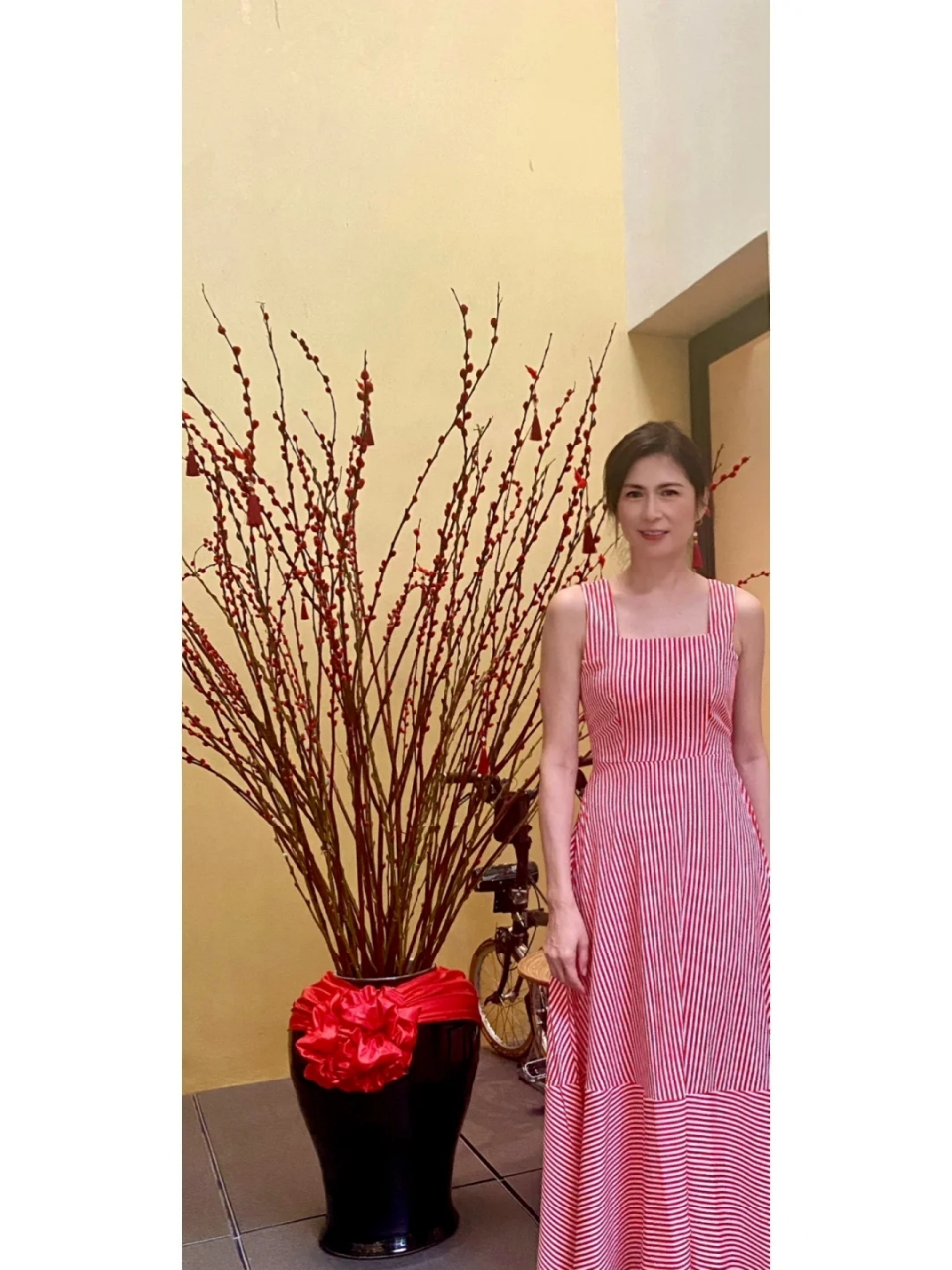 52岁潘玲玲罕见出镜,身材超好颜值依旧不减当年!