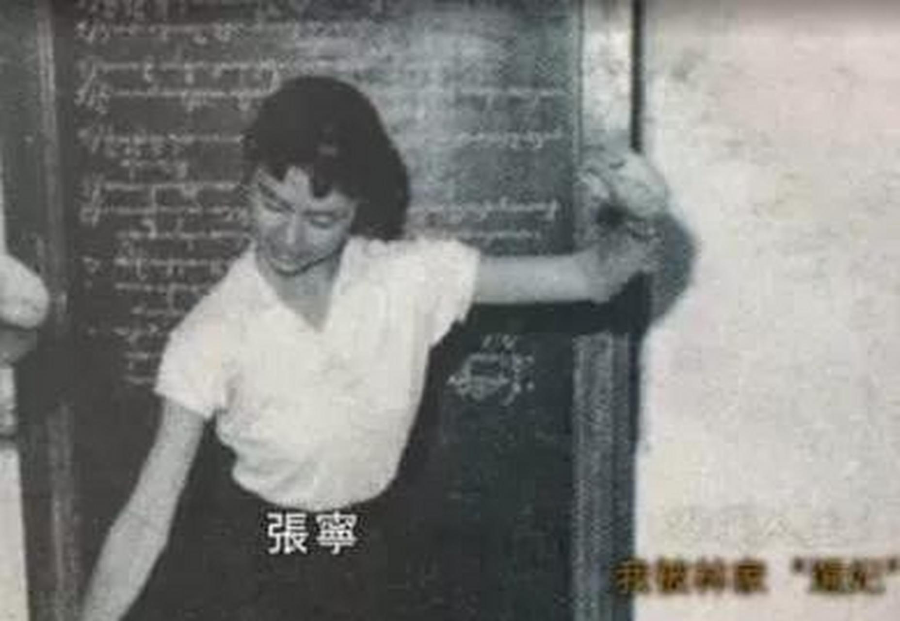 张宁曾是部队歌舞团的一名舞蹈演员,后来在那场声势浩大的"选妃"欢