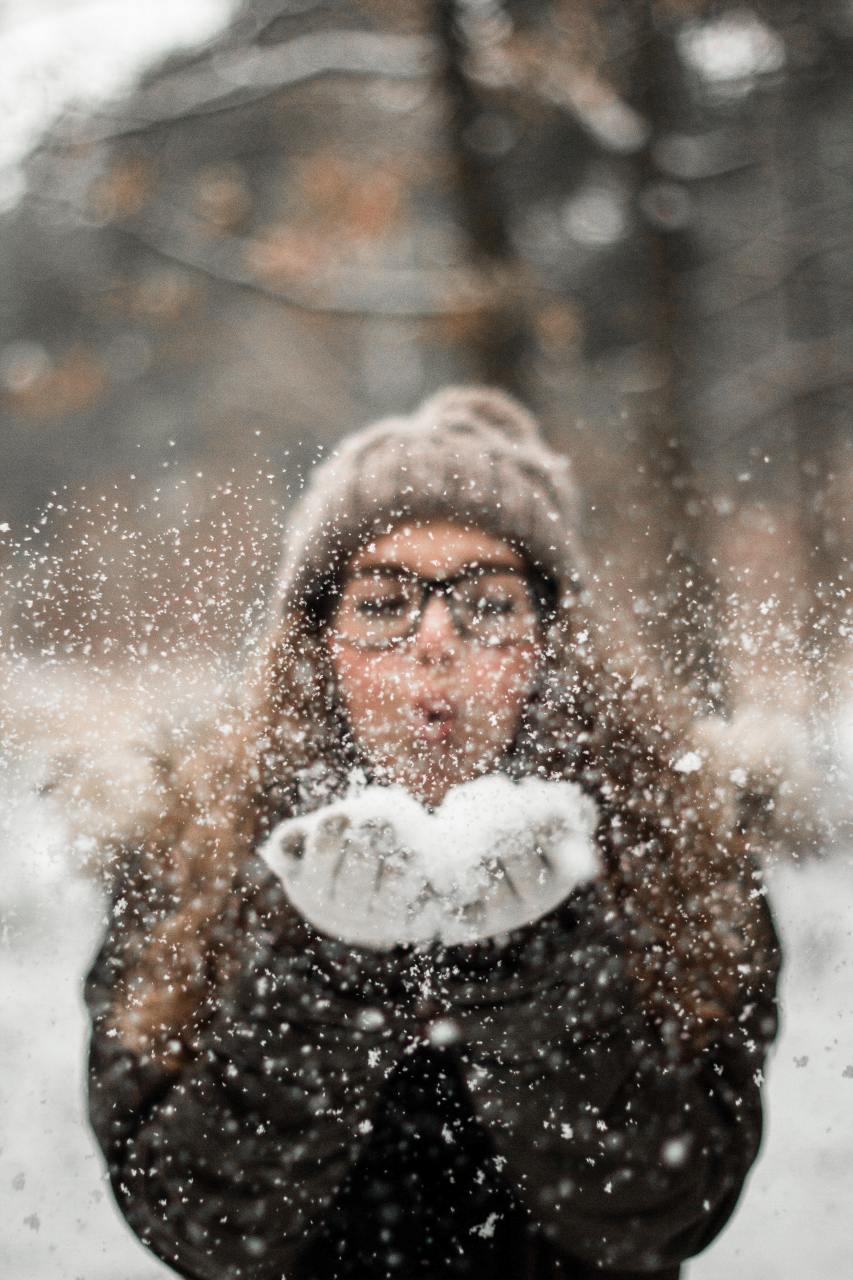 雪景人物唯美照片欣赏图片