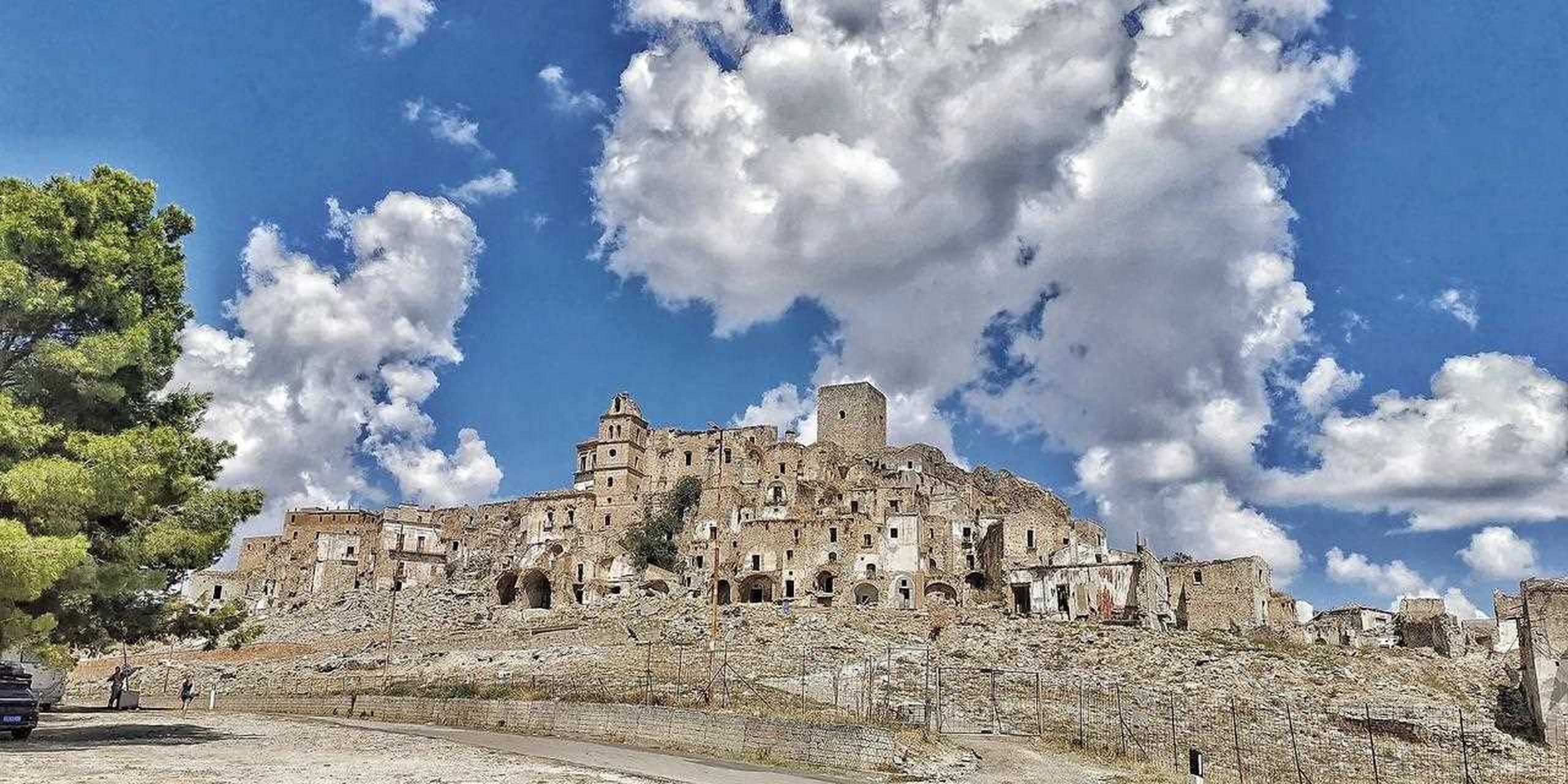 意大利鬼城克拉克, 全球四大鬼城之一, 《耶稣受难记》的取景地, 19