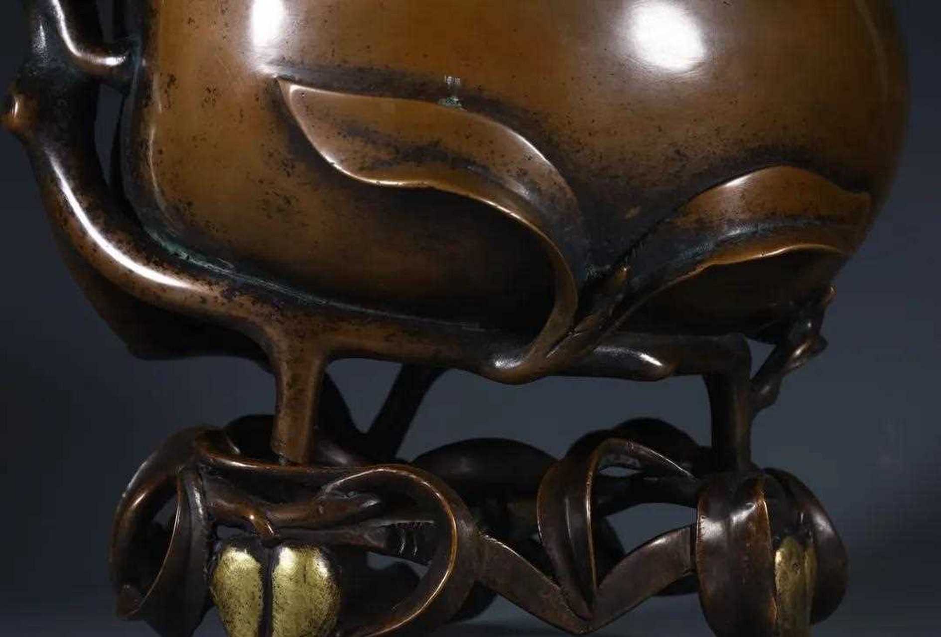 清代,铜鎏金桃形香薰炉规格长225cm宽165cm高(厚)235cm重4230g香薰炉