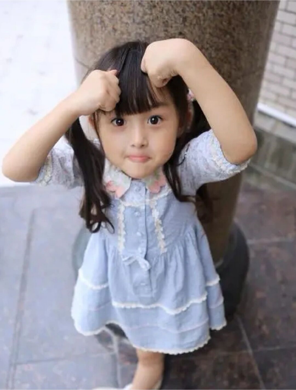 发现很多童星的妈妈都是有钱有闲的  像第一批网络萌娃,张籽沐,纪姿含