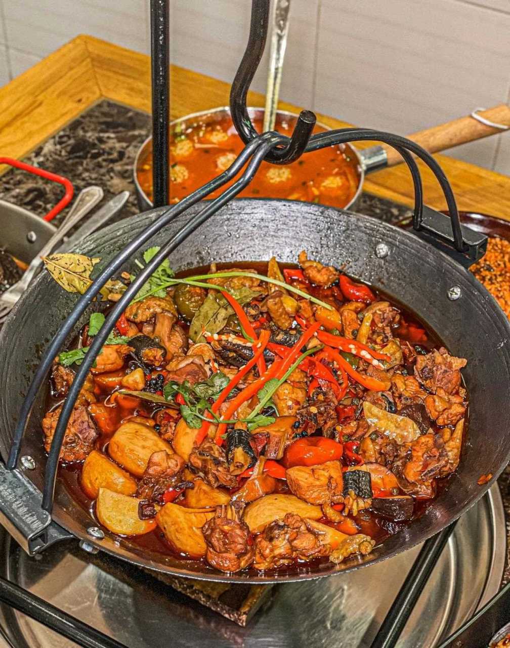 只卖6个菜火爆重庆这吊锅土鸡不要太好吃啦 来重庆不允许错过的吊锅焖