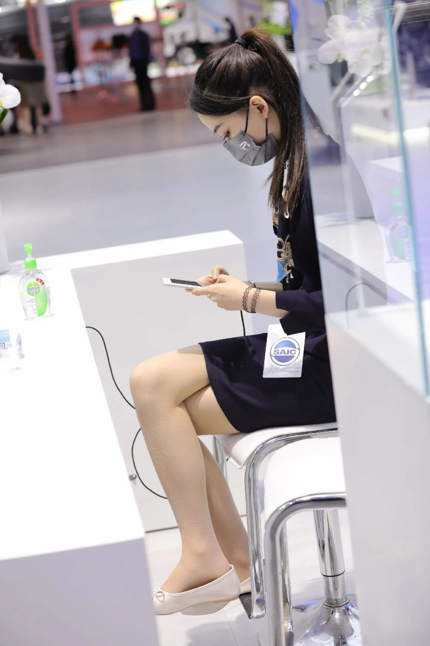 展会肉丝职业装美腿平底鞋小姐姐