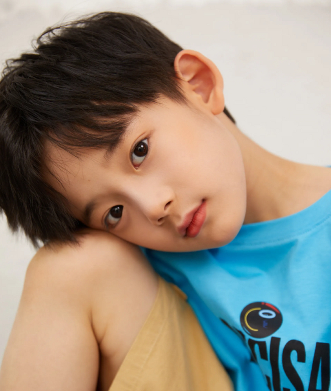 曾经有一个可爱软萌的小男孩,他的照片在上世纪70年代流传开来!