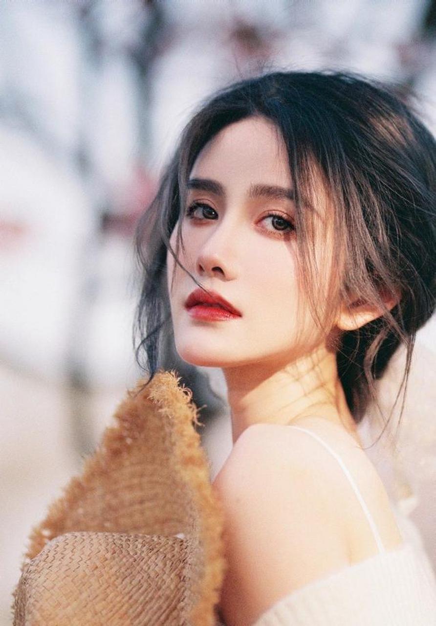 女团成员gnz48-刘倩倩拍摄春季写真,气质脱俗