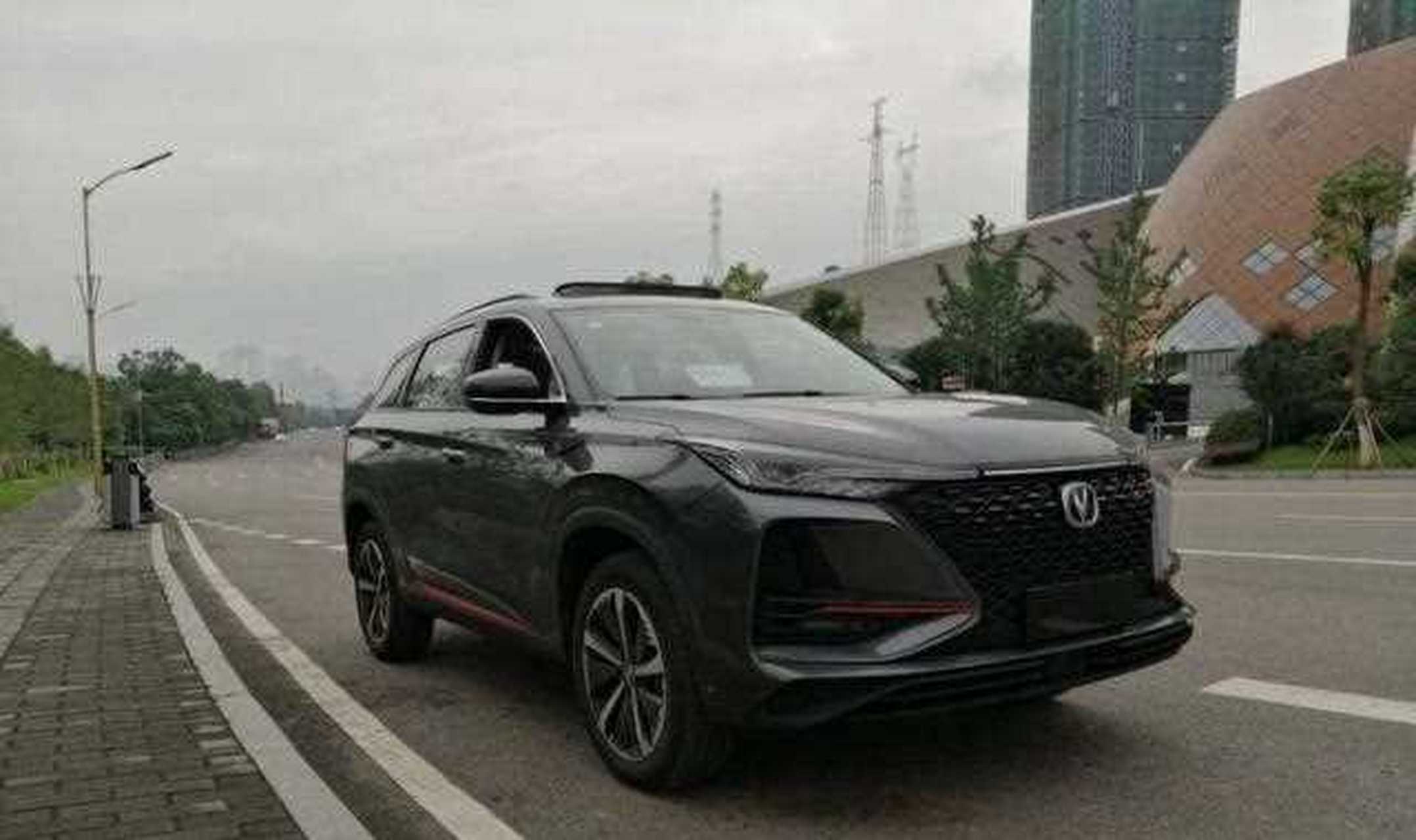 长安cs75 plus安第斯灰街头实拍,比雷克萨斯有范.