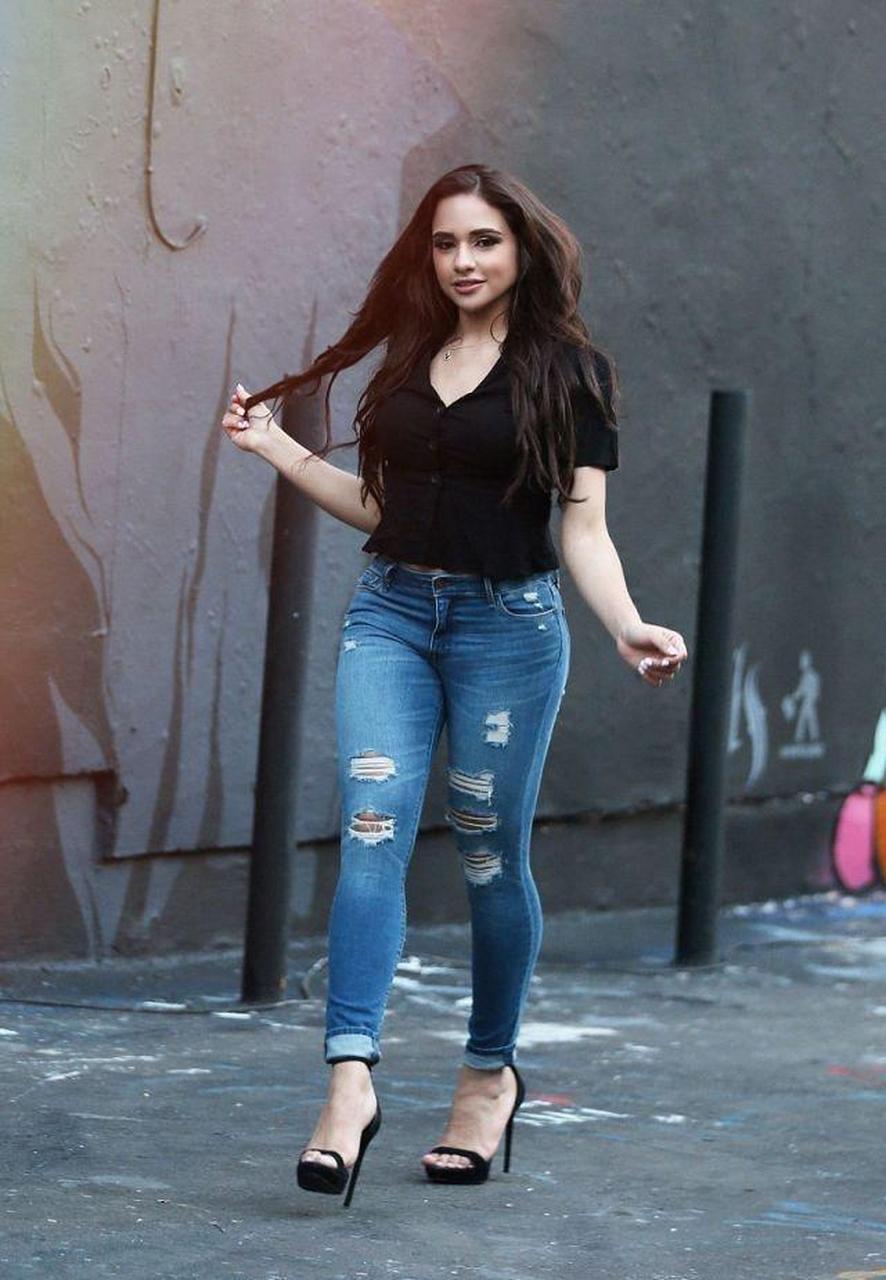 美国模特什莉·奥尔蒂斯,身材性感的健身网红,拥有213.5万的粉丝