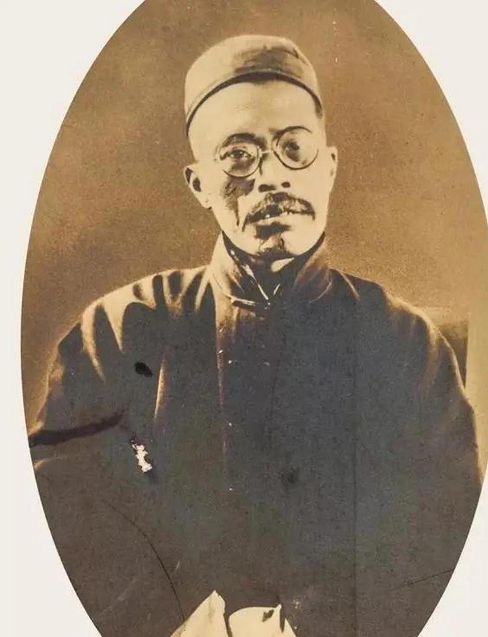 1922年,王国维的妻子难产生下了第三个孩子! 产房外,王国维焦急万分!