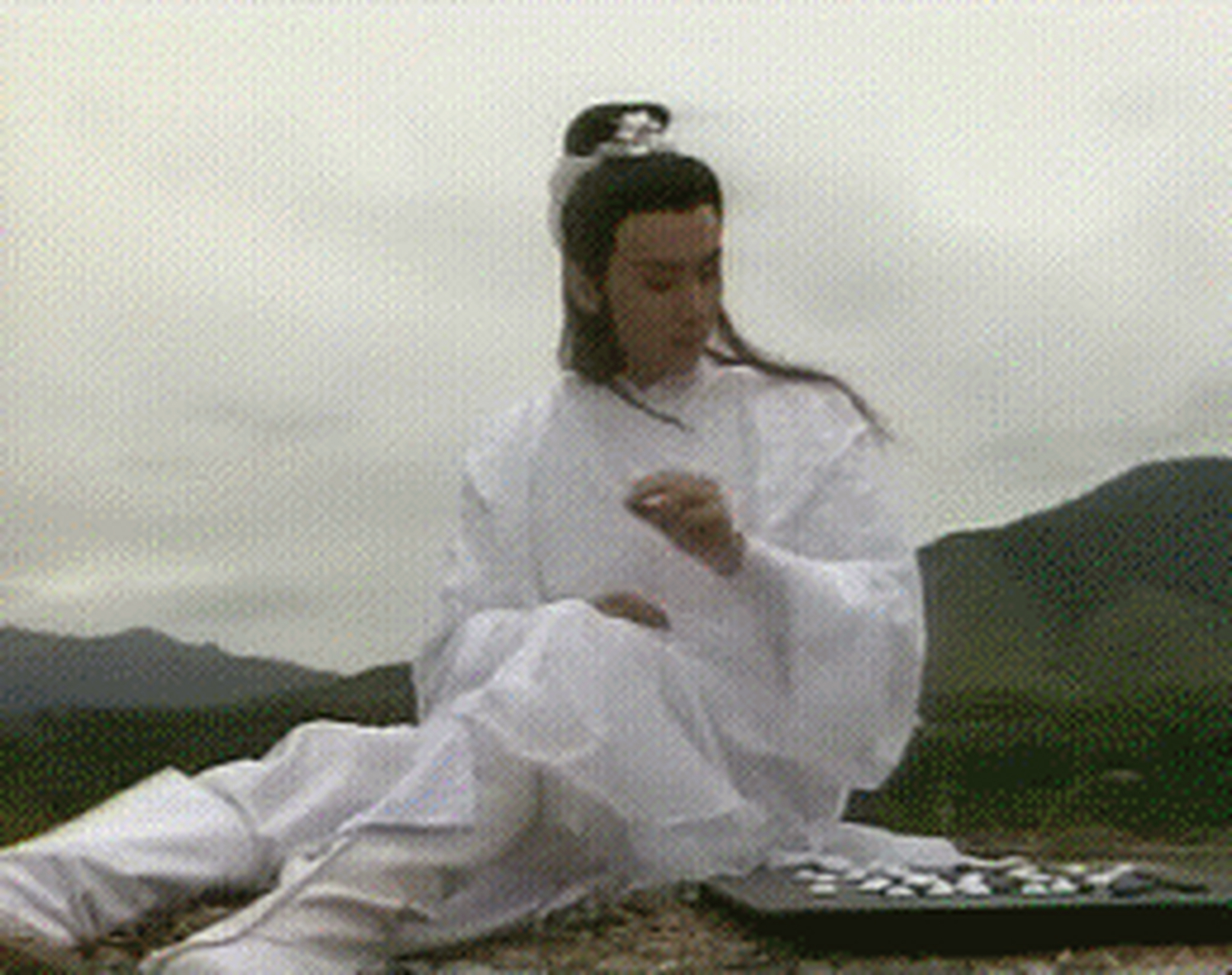 吴岱融饰演的花无缺如同一块美玉,温润清雅.