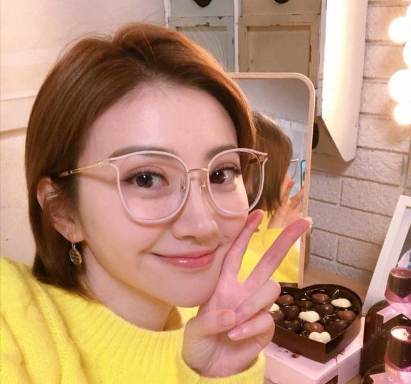 小宋视角:另眼看明星——景甜,剪刀手造型可爱又青春[费解]