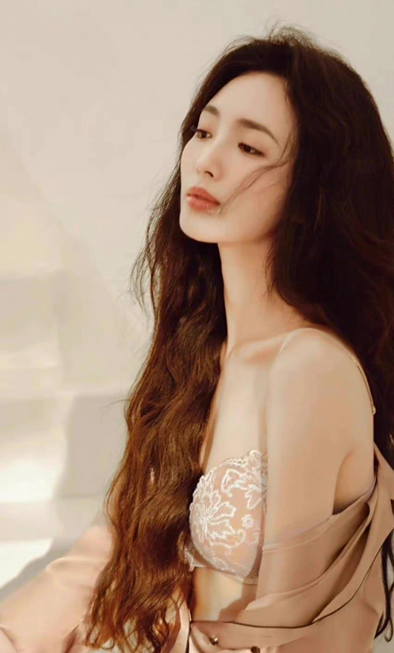 王梓璇温柔美丽大方.   #美女# #娱乐星热点#