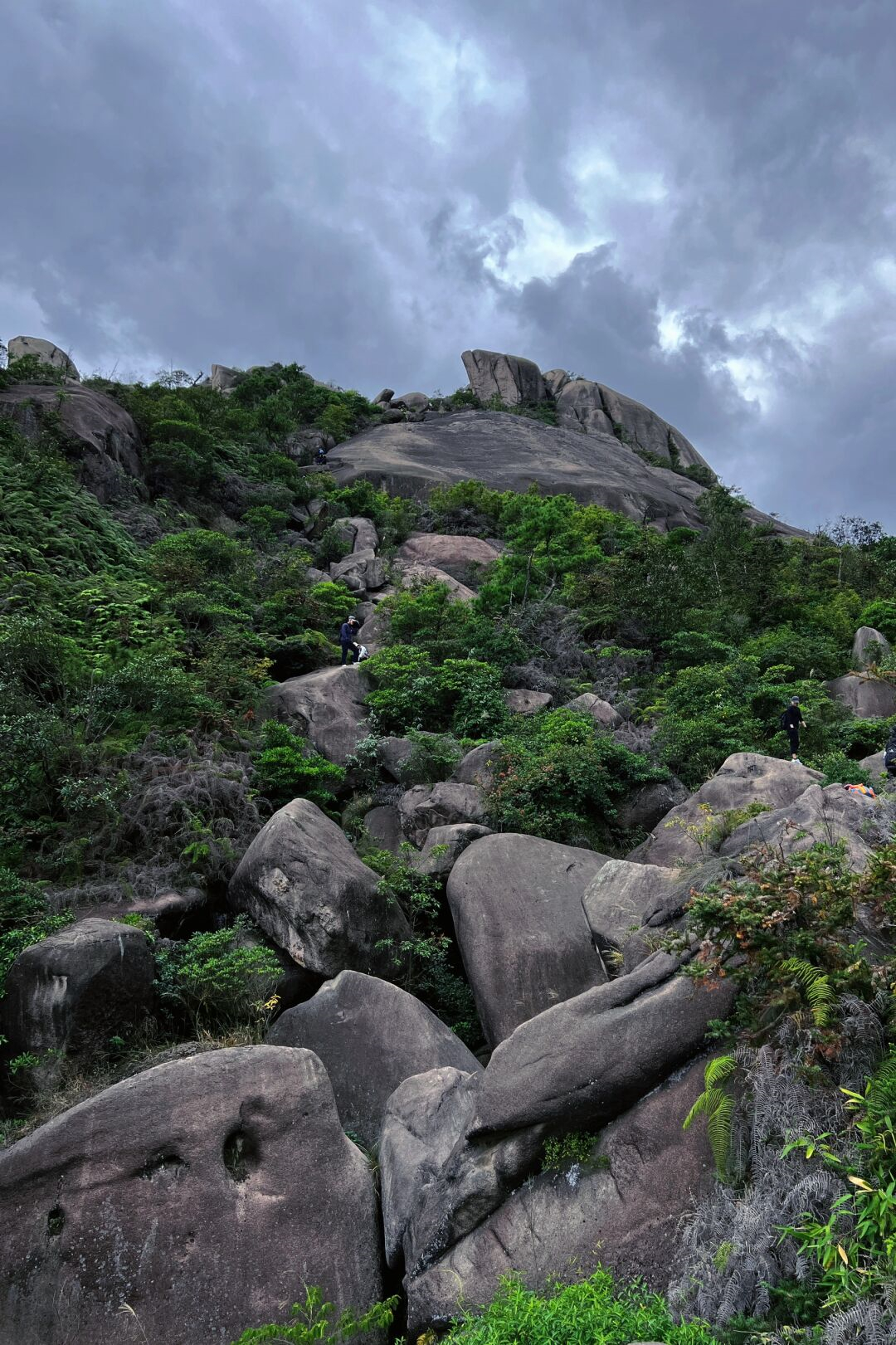 一周一山之大罗山龙王峡谷  在远方的山峰召唤下,勇敢的人开始感受