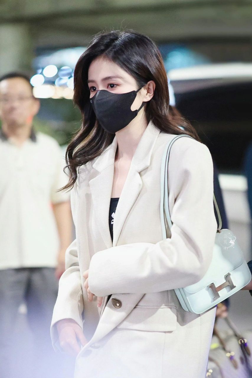 白鹿机场穿 背心|logo方领背心 外套|小香风西装外套 裤子 |休闲破洞