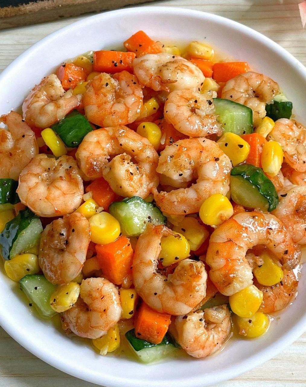 每天不重样,三色炒虾仁,我的美食日记超级下饭的家常菜