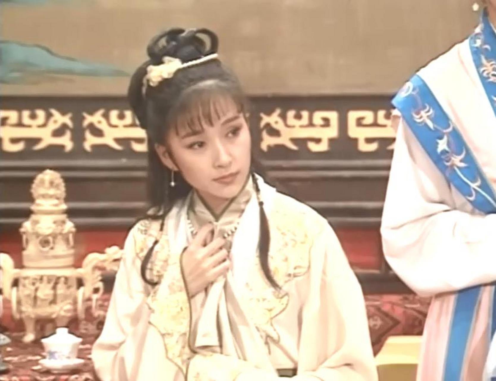 华视版《红楼梦》宝黛初会,钟本伟和张玉嬿恰到好处的表演,搭配着也