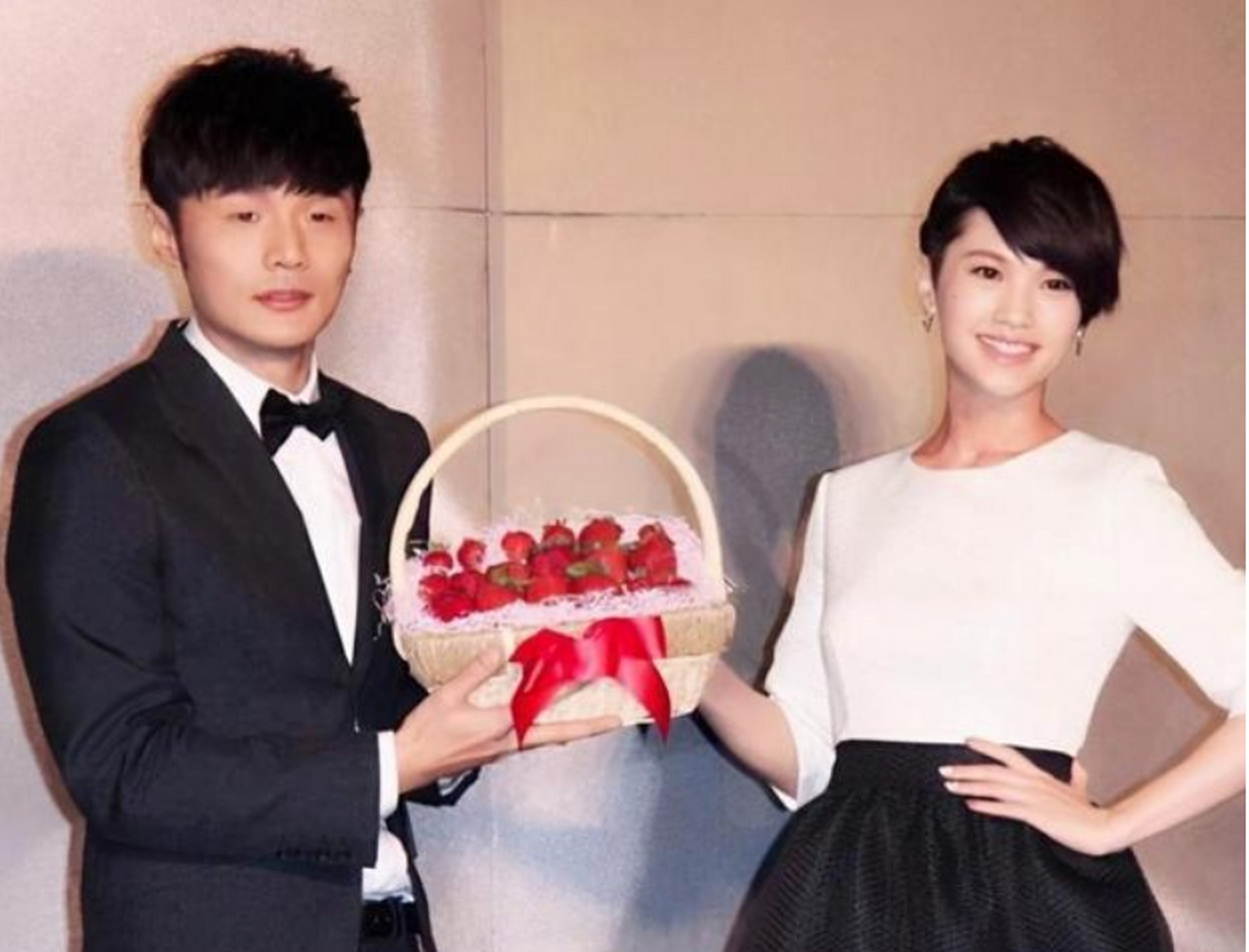 大家都知道,杨丞琳和李荣浩是一对恩爱夫妻,他们是因为音乐相识,相知