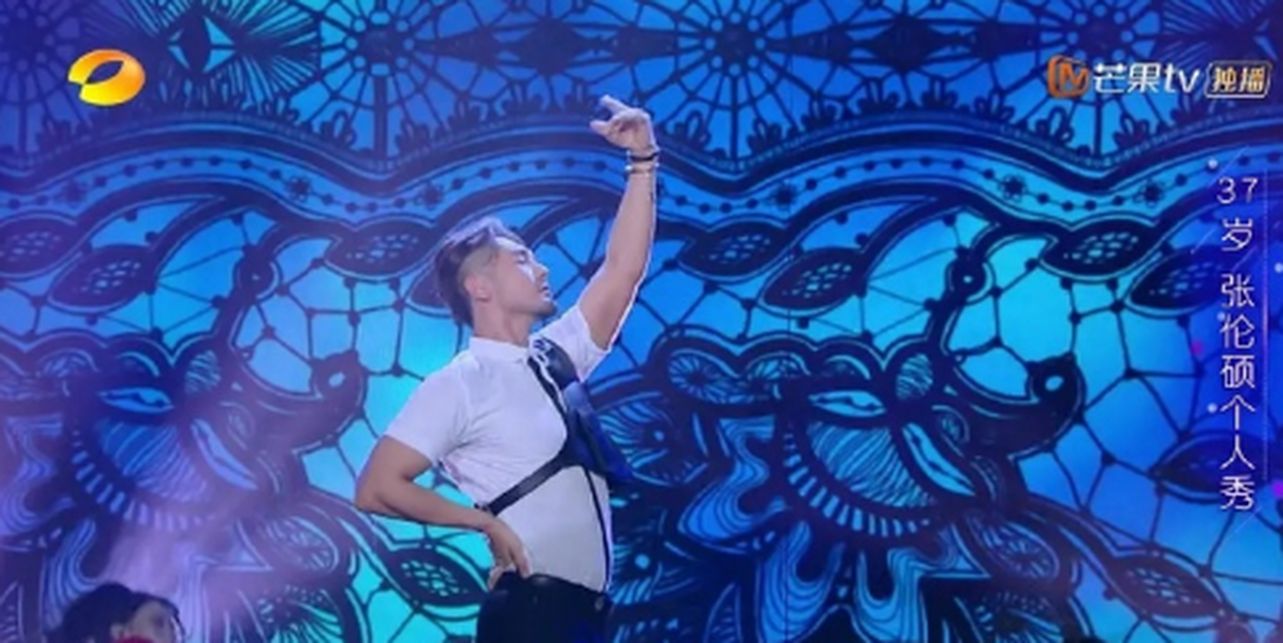 张伦硕在《天天向上》跳《舞娘》,大张伟的表情亮了.