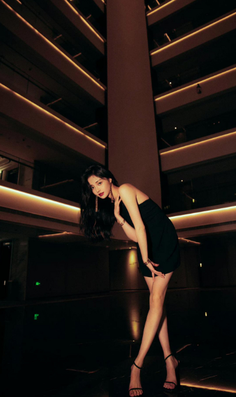 周洁琼 大长腿 性感妩媚