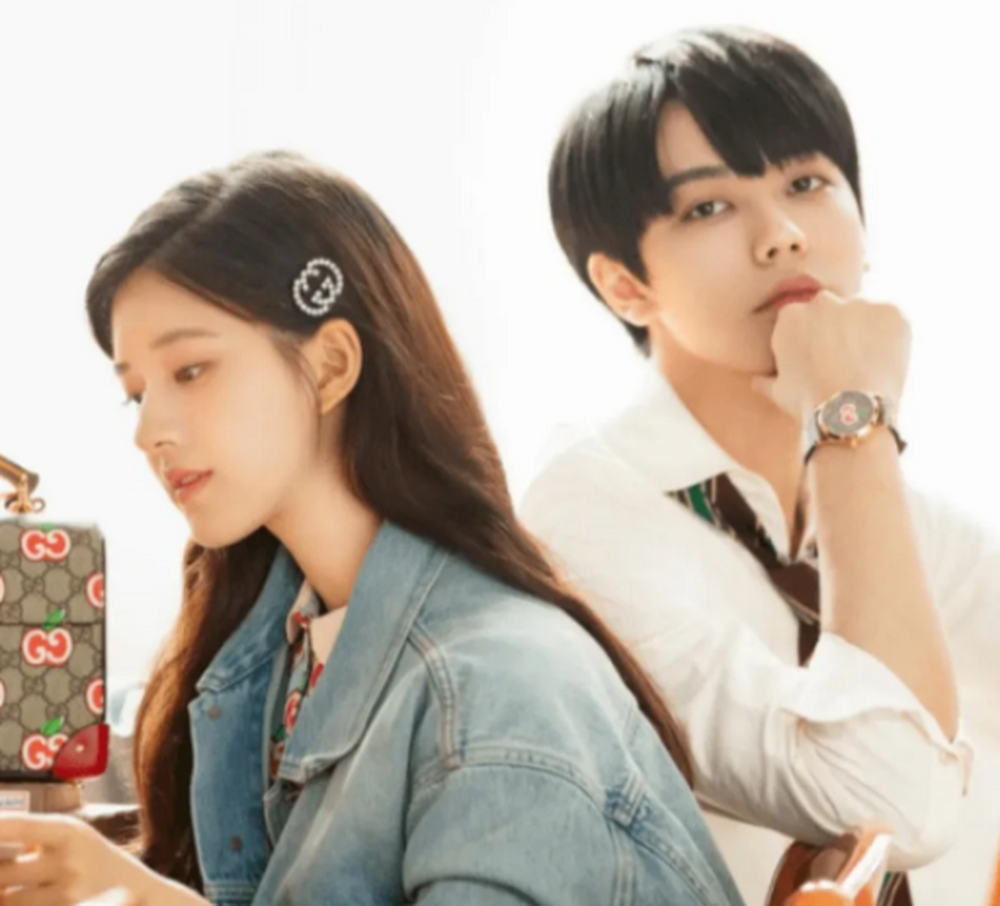 赵露思林彦俊合体拍"校园风"情侣大片,两人的造型十分清新阳光,略带