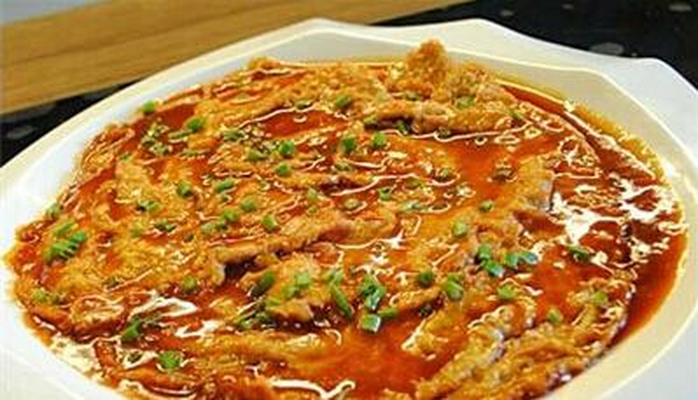 4月放肆吃#锅塌里脊:主要原材料为里脊和鸡蛋,同时配以面粉,小葱
