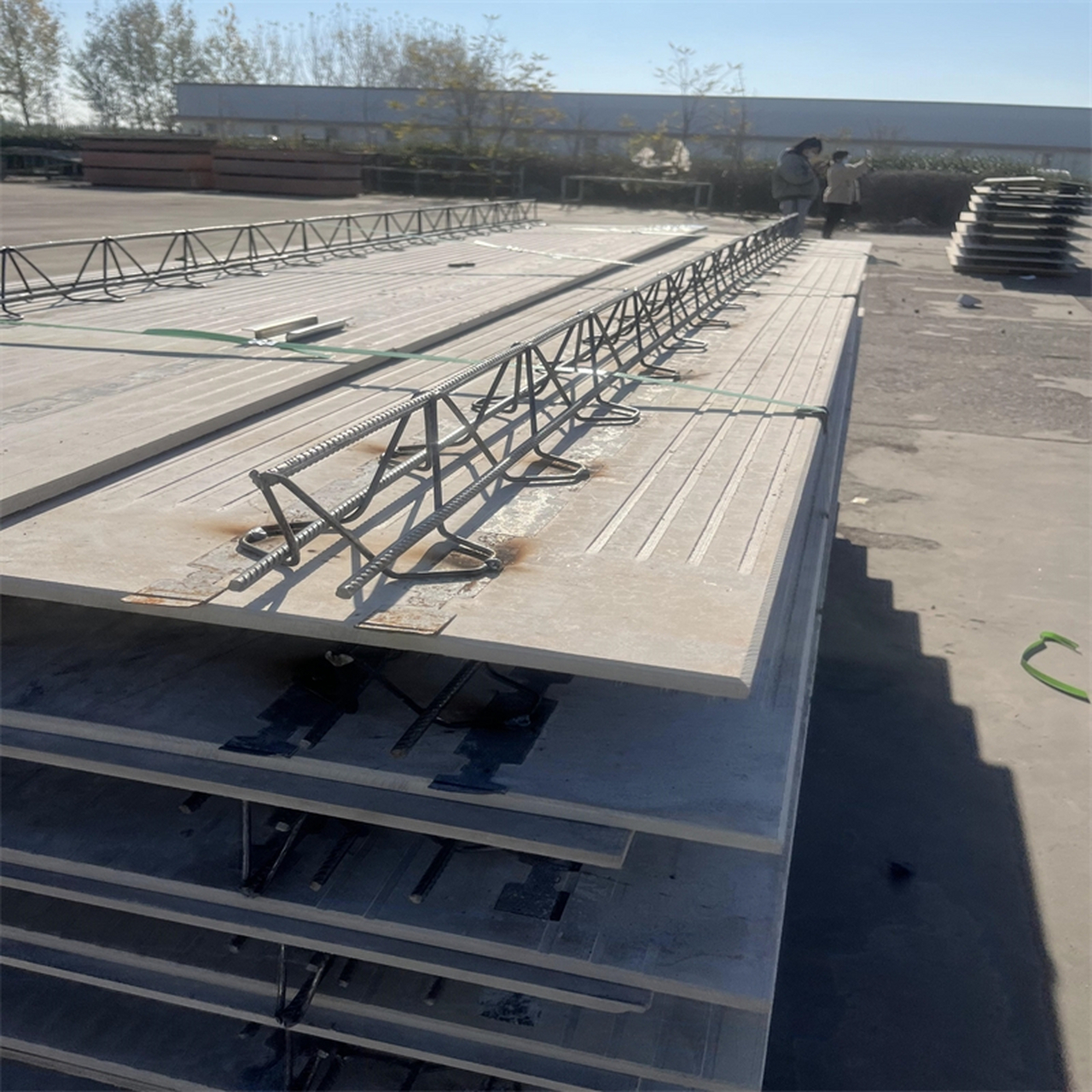 叠合楼板是一种多层钢筋混凝土楼板结构形式.