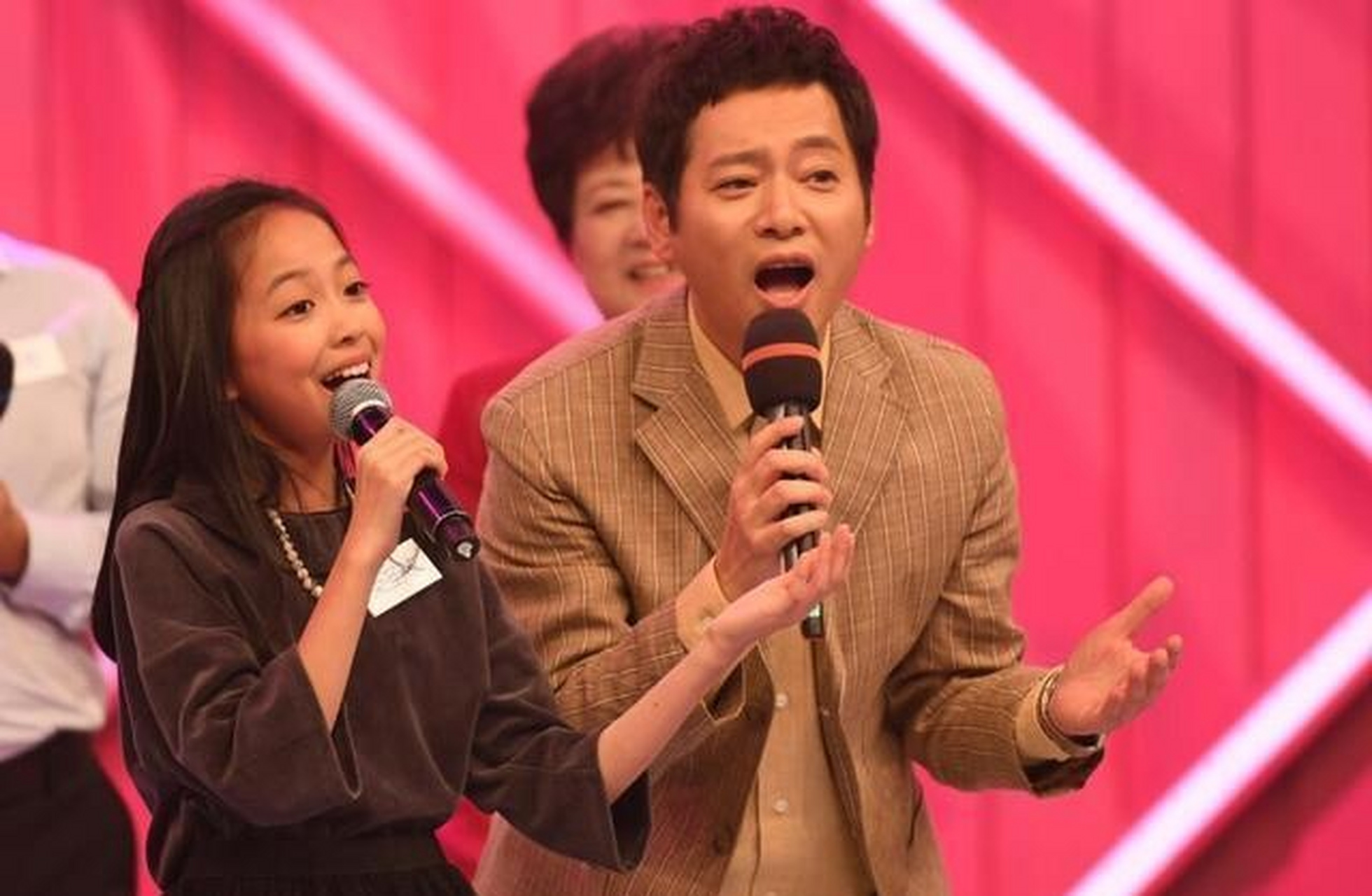 网友们的看法不一,但总的来说,对孙鸣洁的复出是充满期待的!