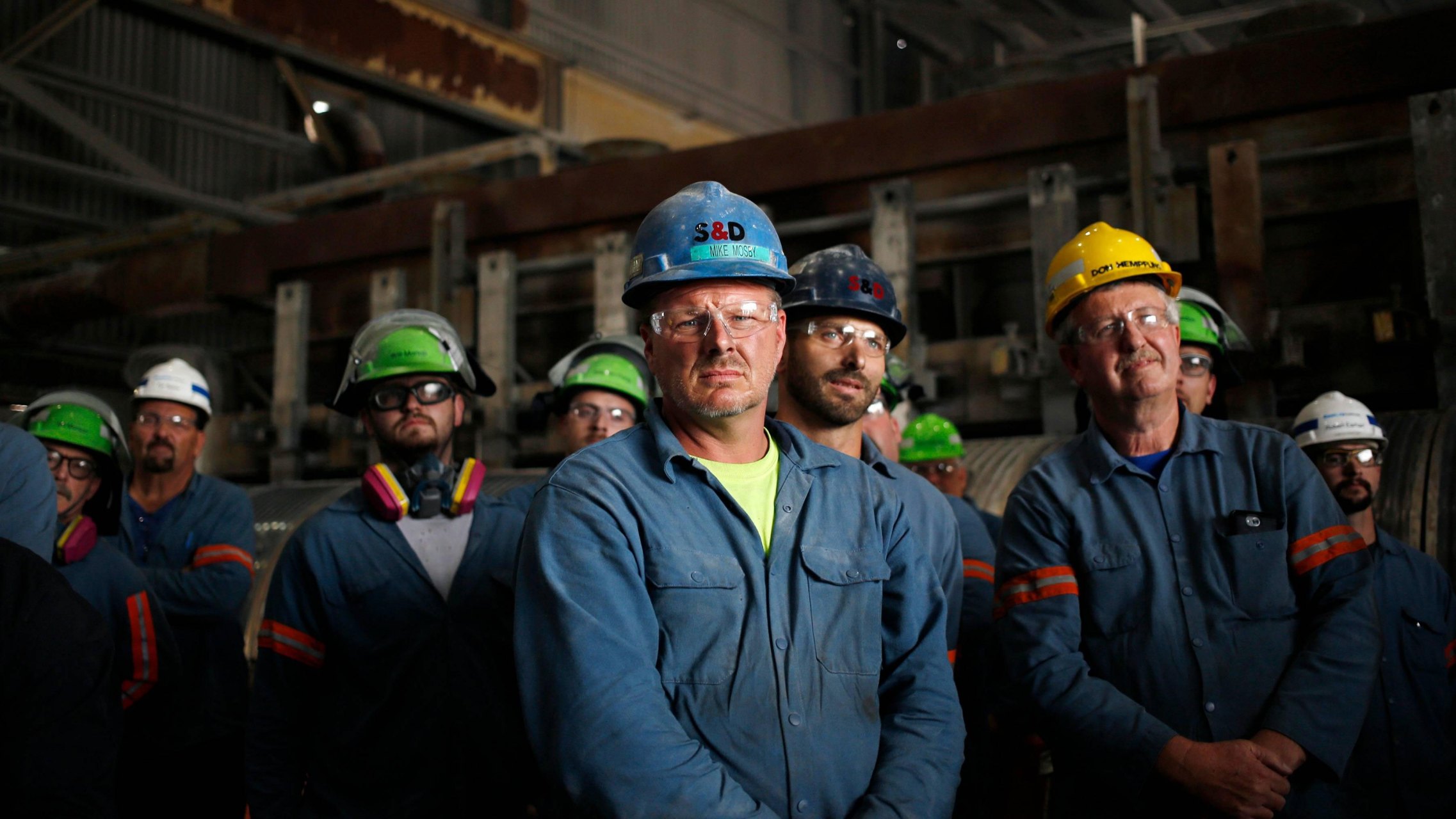 美国工厂工人图片