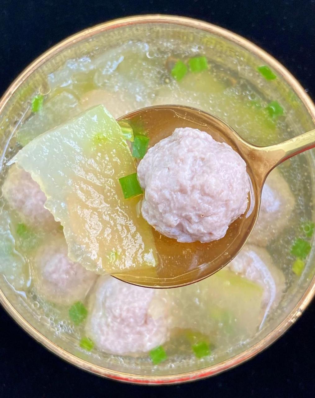 巨好喝的冬瓜肉丸汤,清爽刮油味道鲜美肉丸鲜嫩真的太太太好喝!