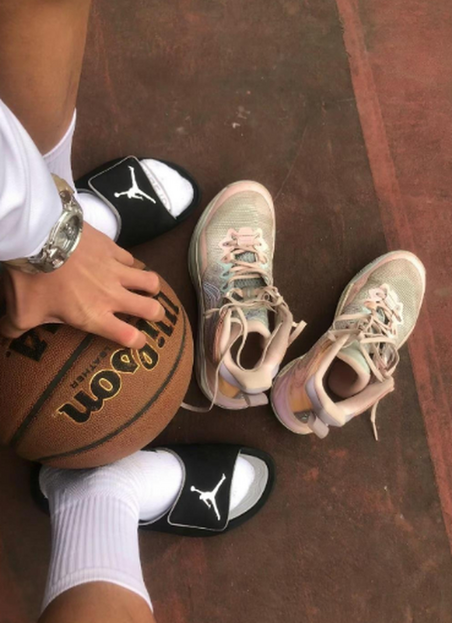 体育生运动装备三件套(拖鞋, 运动鞋,运动袜)