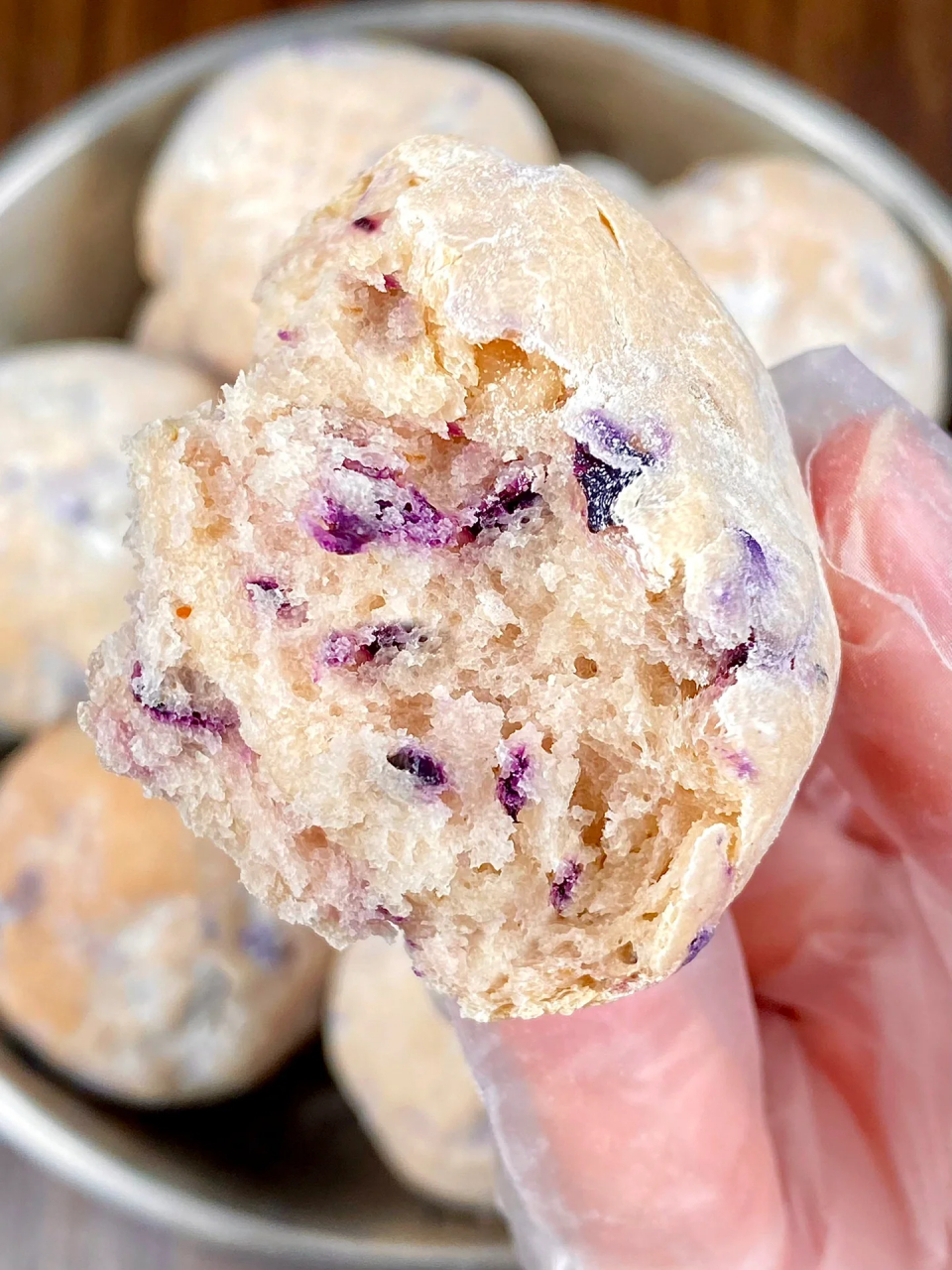 今天给大家推荐一款低卡蓝莓小餐包,绝对让你爱不释口!