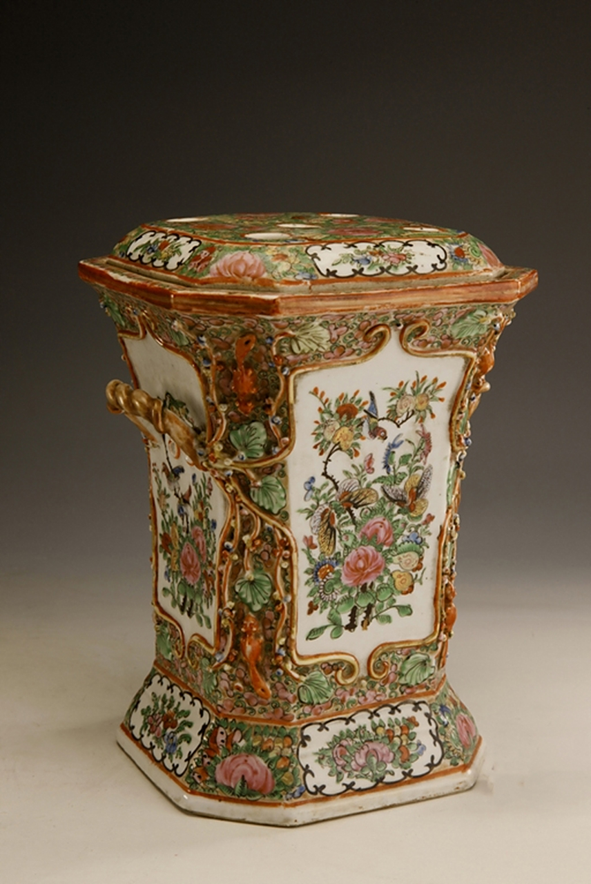 1.明潮州窑白釉观音立像 2.清光绪广彩方罐形双耳花插 3.