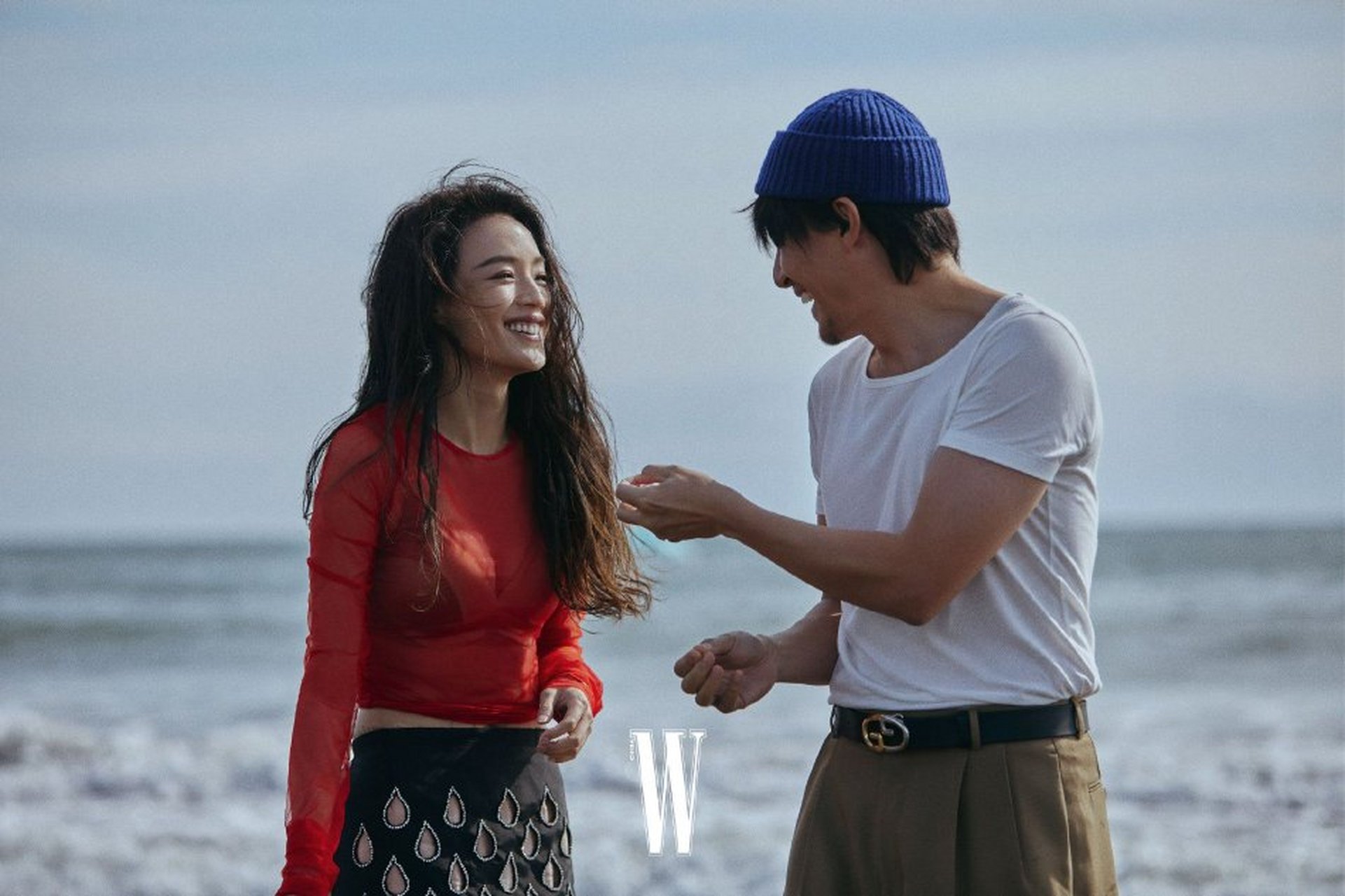 张震舒淇海边大片 美得让人心动 张震和舒淇是银幕情侣,他们曾经在