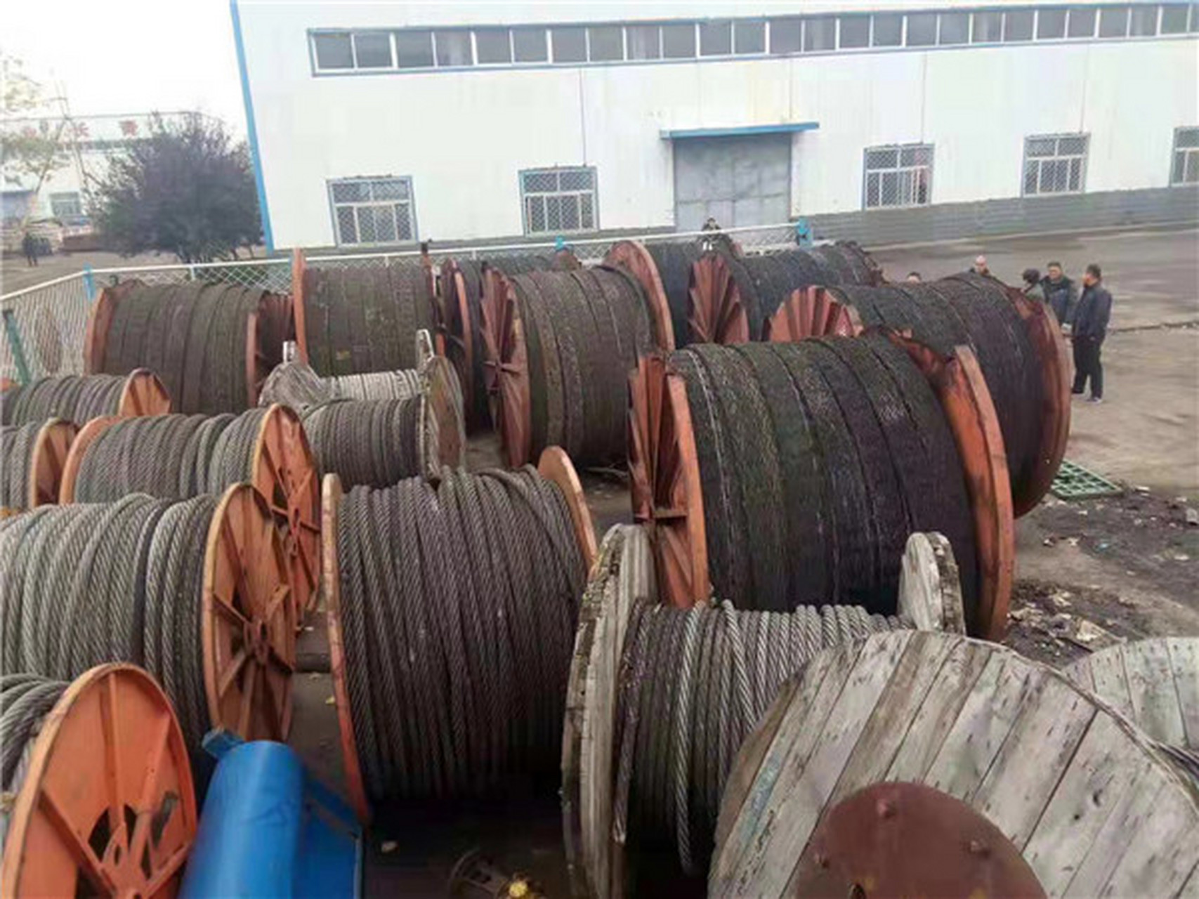 废旧钢丝绳可以根据其材质,直径,结构和用途等方面进行分类回收.