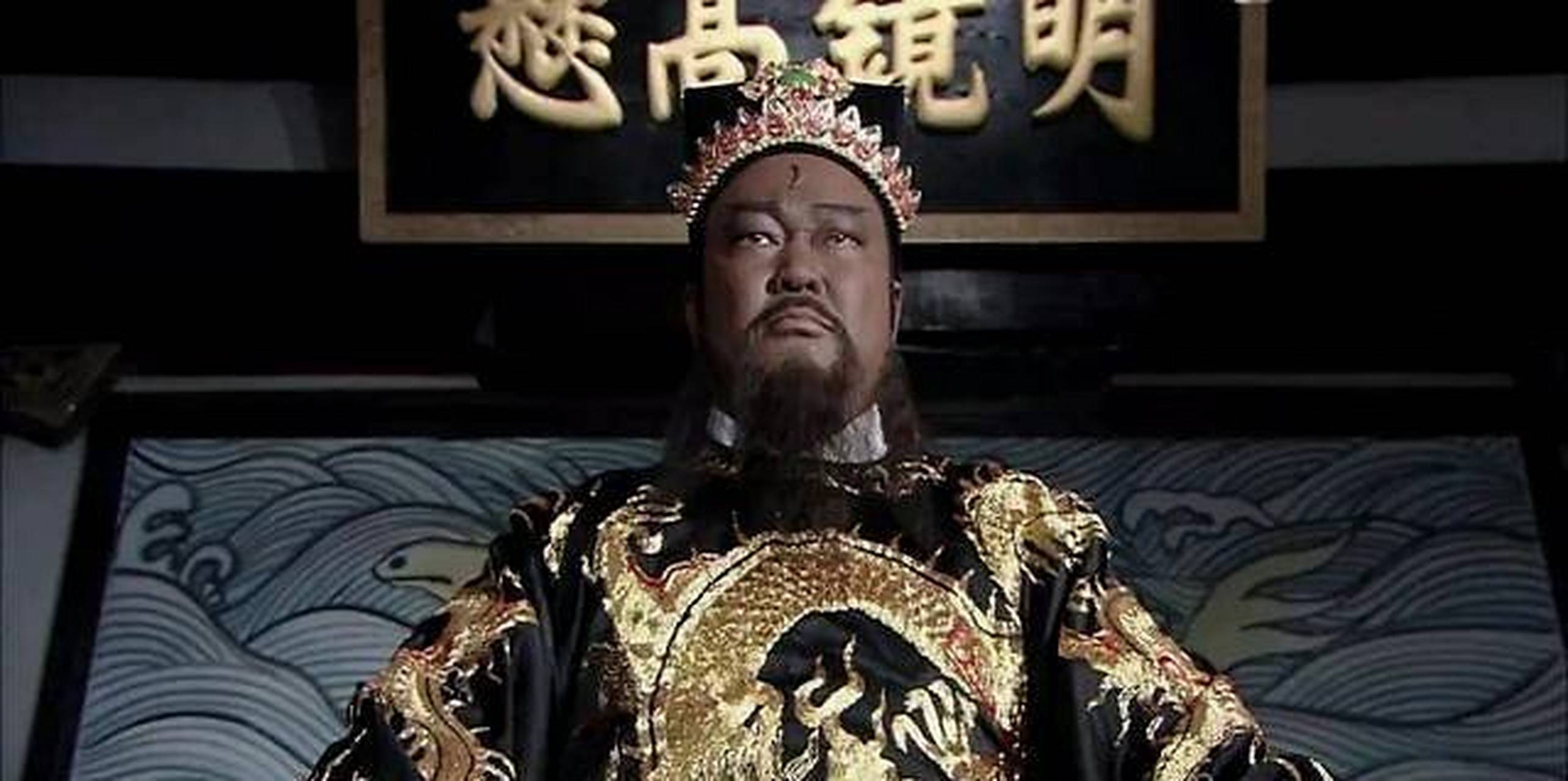 包公的脸为什么是黑的?  民间传说,是他拿错了脸谱.