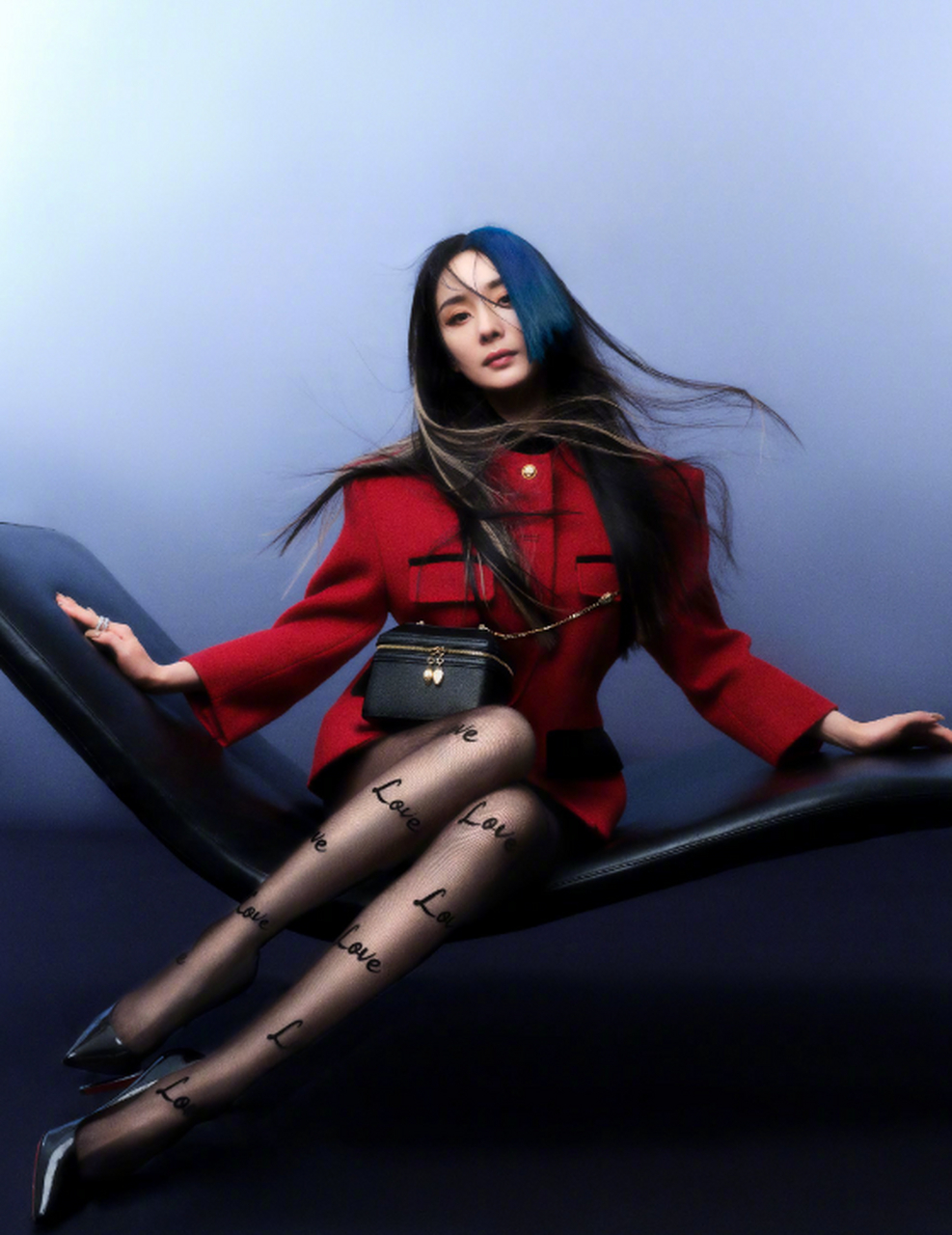 演员杨幂宣布与嘉行传媒解约,结束了十余年的合作.