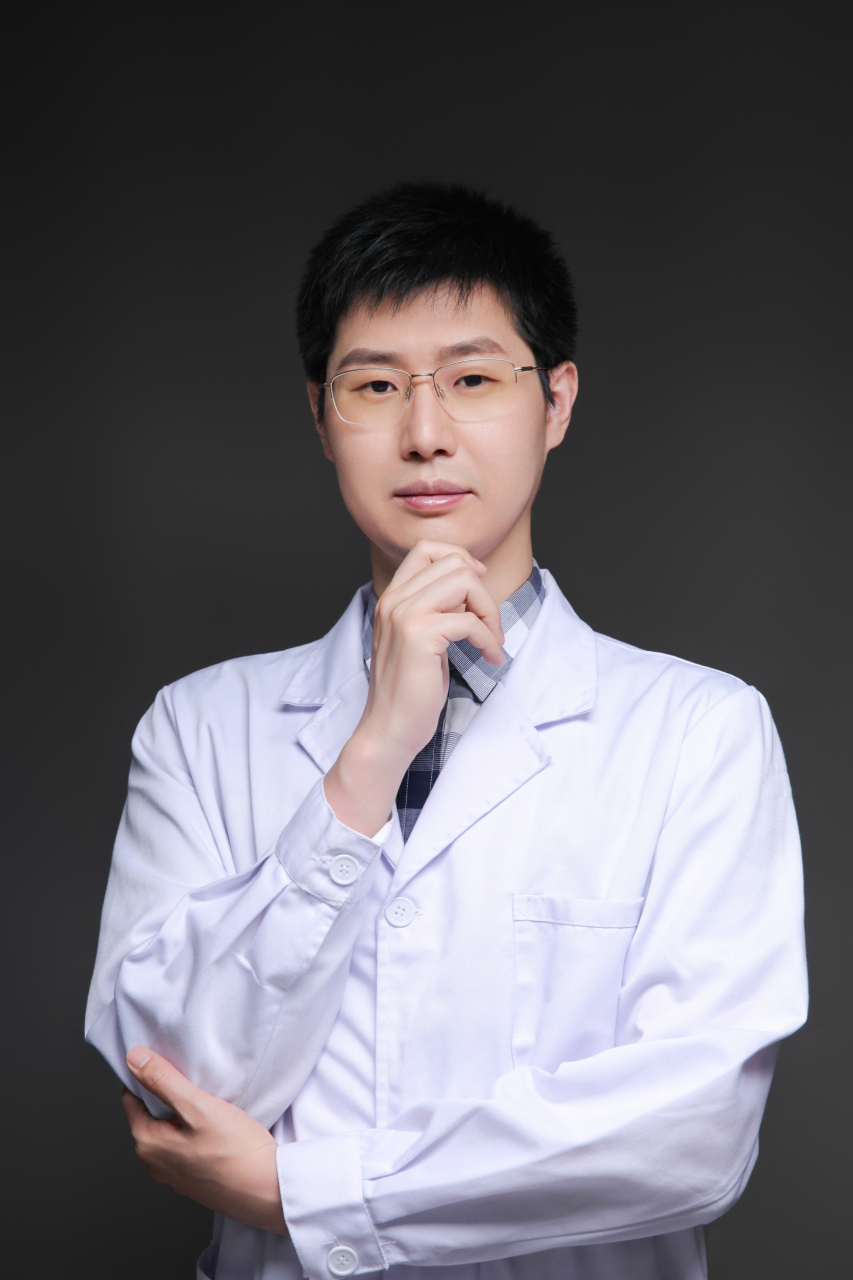 重新自我介绍一下吧 你好 我叫李树杰    大家好,我是李树杰医生,很多