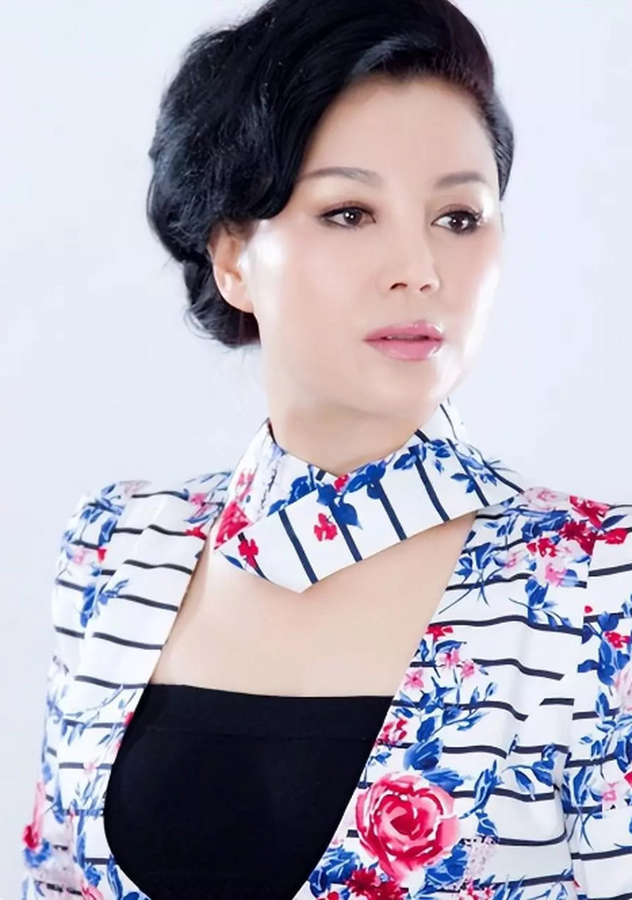 照片中是演员于小慧,出生于1965年12月,辽宁省丹东市人.