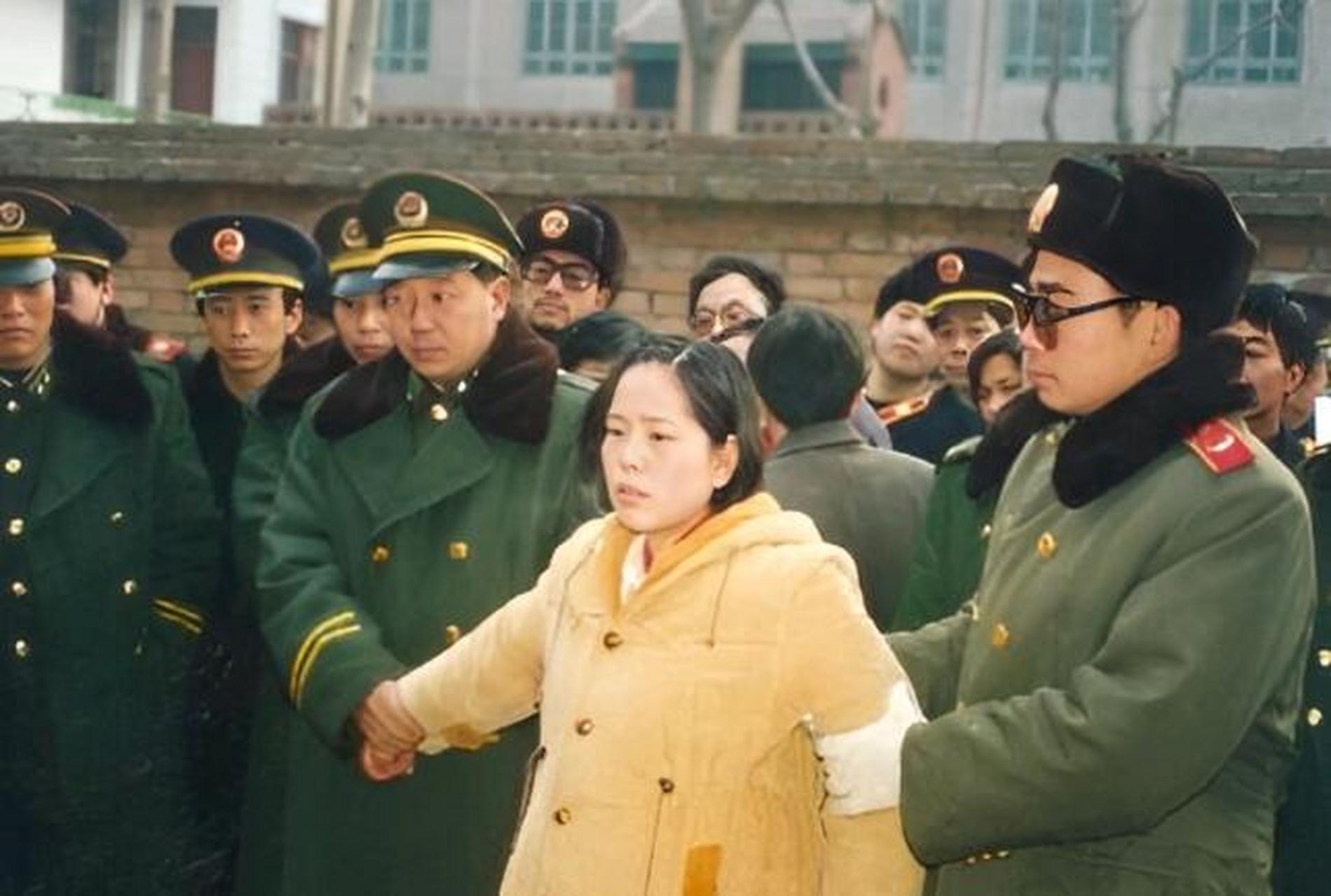 两年前的一起命案,苏小敏与丁某合谋杀死了丁某的妻子郜某,这场阴谋