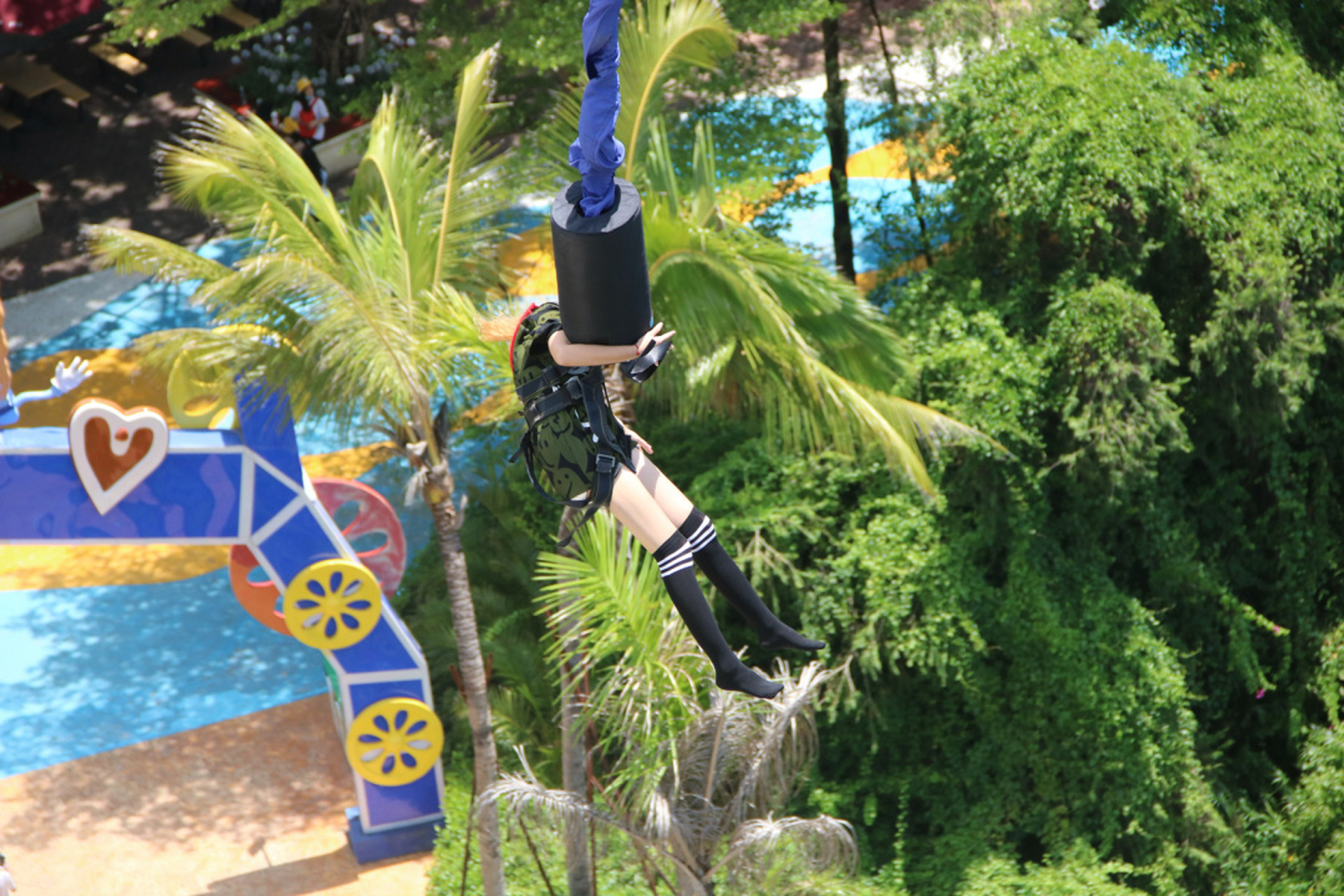 深圳欢乐谷蹦极55m,想体验蹦极的可以先从这个试试呢,55m,没什么感觉